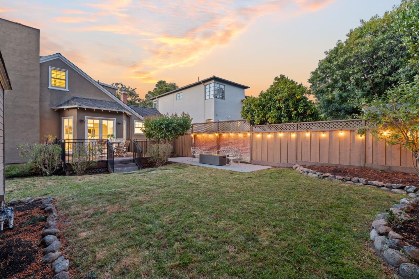Detail Gallery Image 35 of 43 For 1547 Columbus Ave, Burlingame,  CA 94010 - 3 Beds | 2/1 Baths