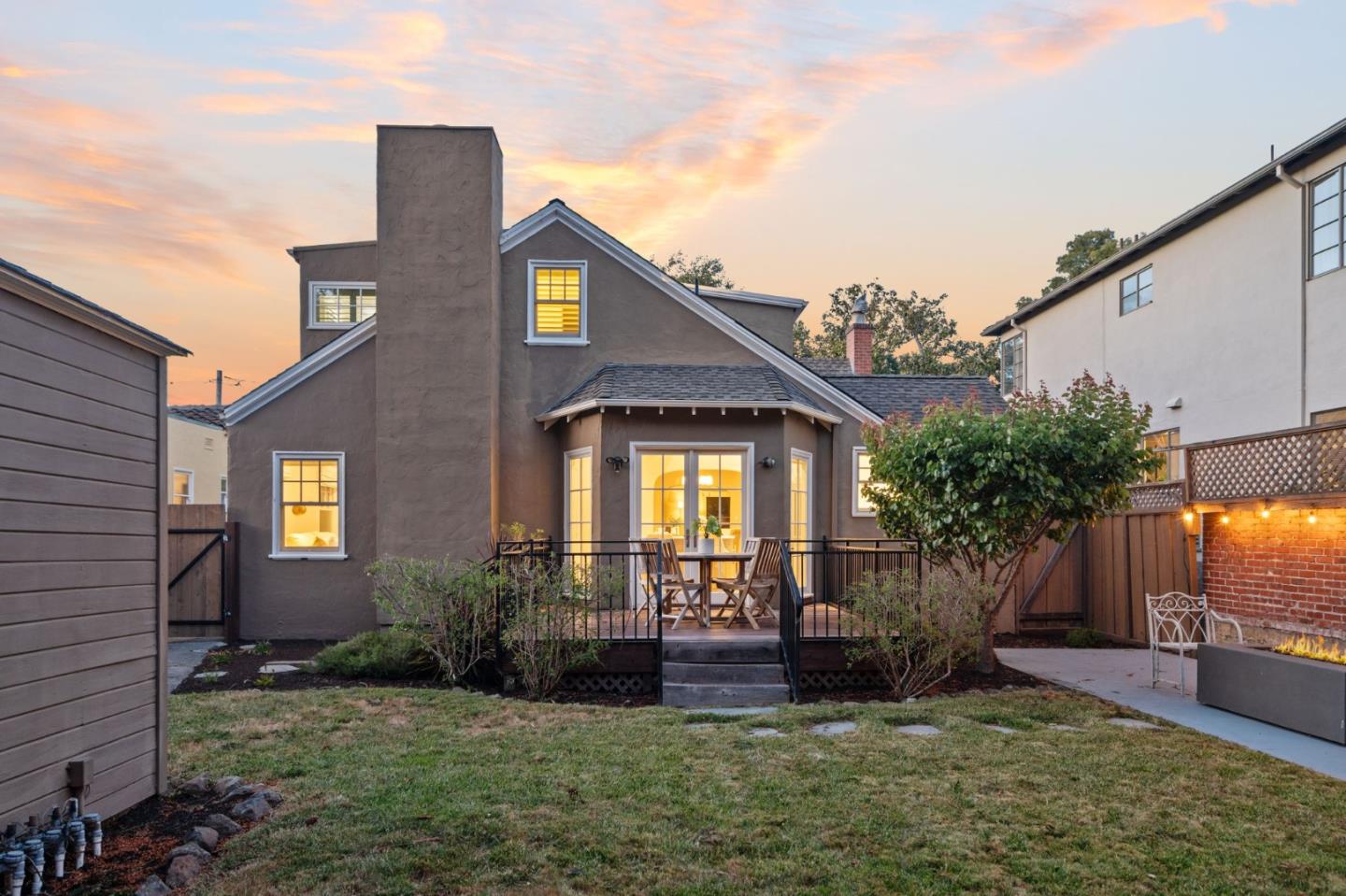 Detail Gallery Image 42 of 43 For 1547 Columbus Ave, Burlingame,  CA 94010 - 3 Beds | 2/1 Baths