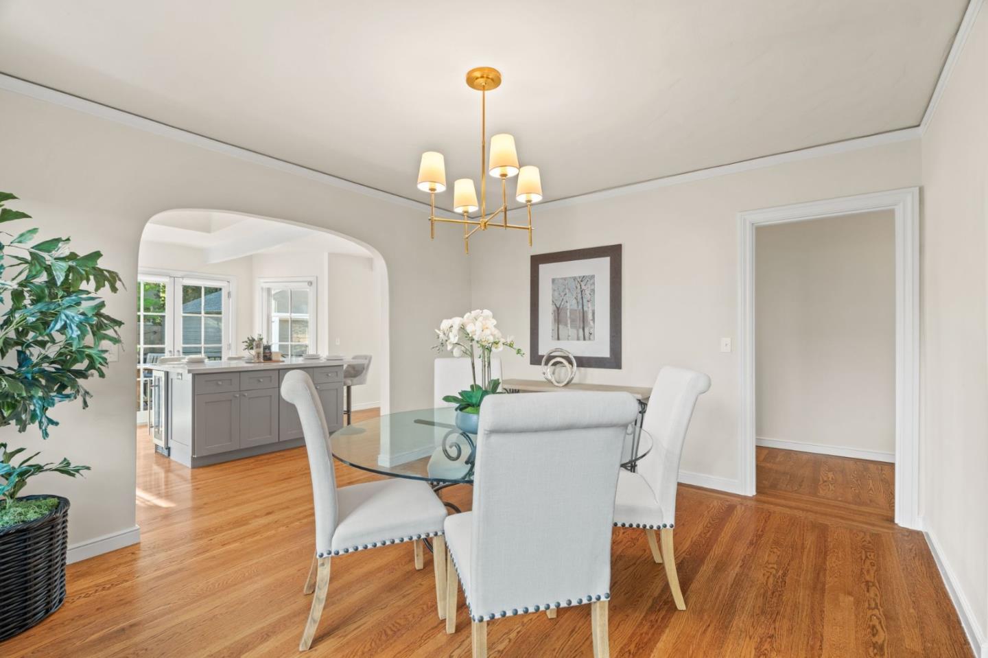 Detail Gallery Image 5 of 43 For 1547 Columbus Ave, Burlingame,  CA 94010 - 3 Beds | 2/1 Baths