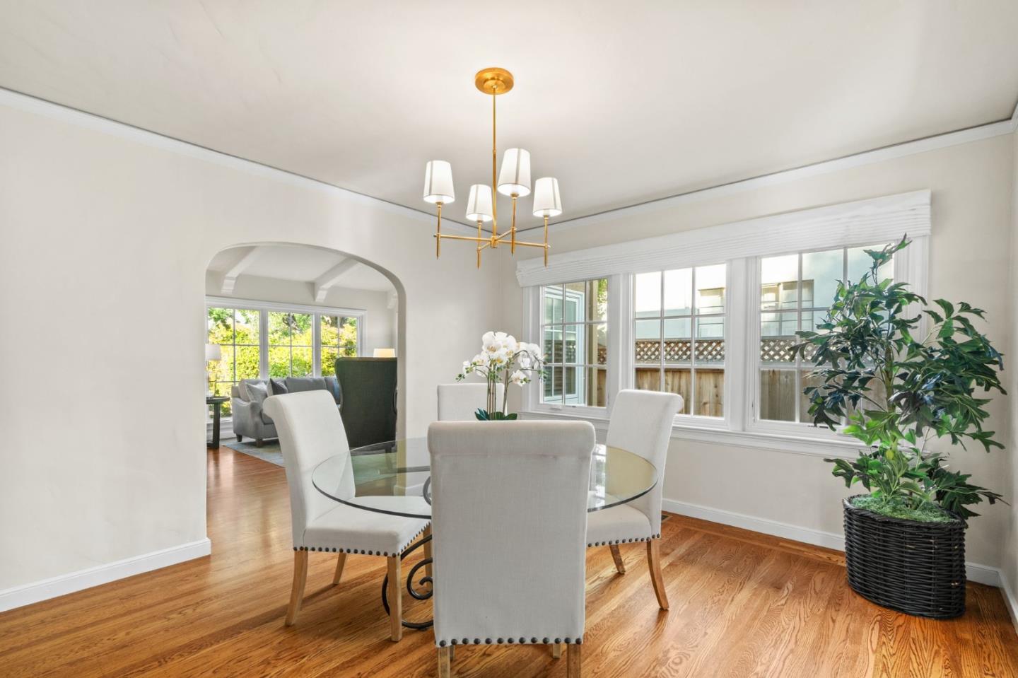 Detail Gallery Image 6 of 43 For 1547 Columbus Ave, Burlingame,  CA 94010 - 3 Beds | 2/1 Baths