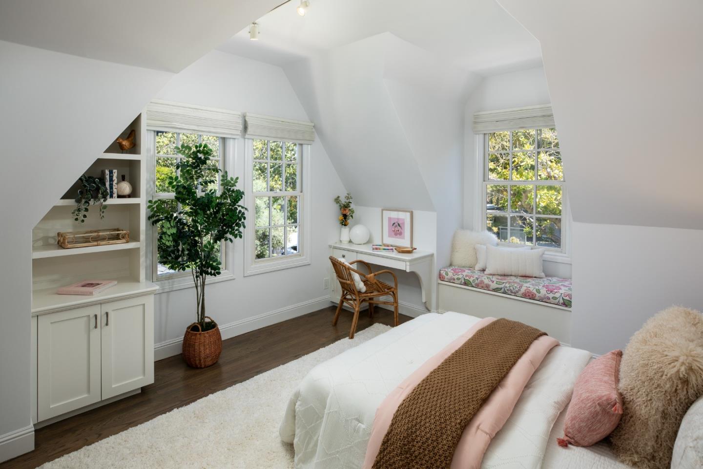 Detail Gallery Image 24 of 52 For 251 Tennyson Ave, Palo Alto,  CA 94301 - 5 Beds | 5/1 Baths