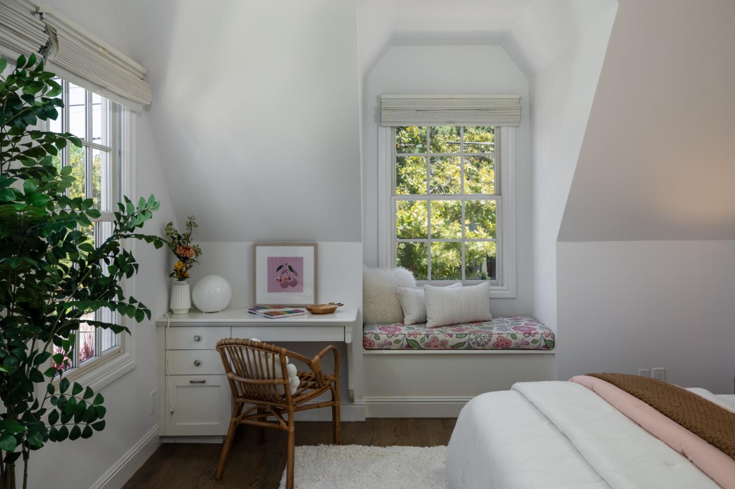 Detail Gallery Image 25 of 52 For 251 Tennyson Ave, Palo Alto,  CA 94301 - 5 Beds | 5/1 Baths
