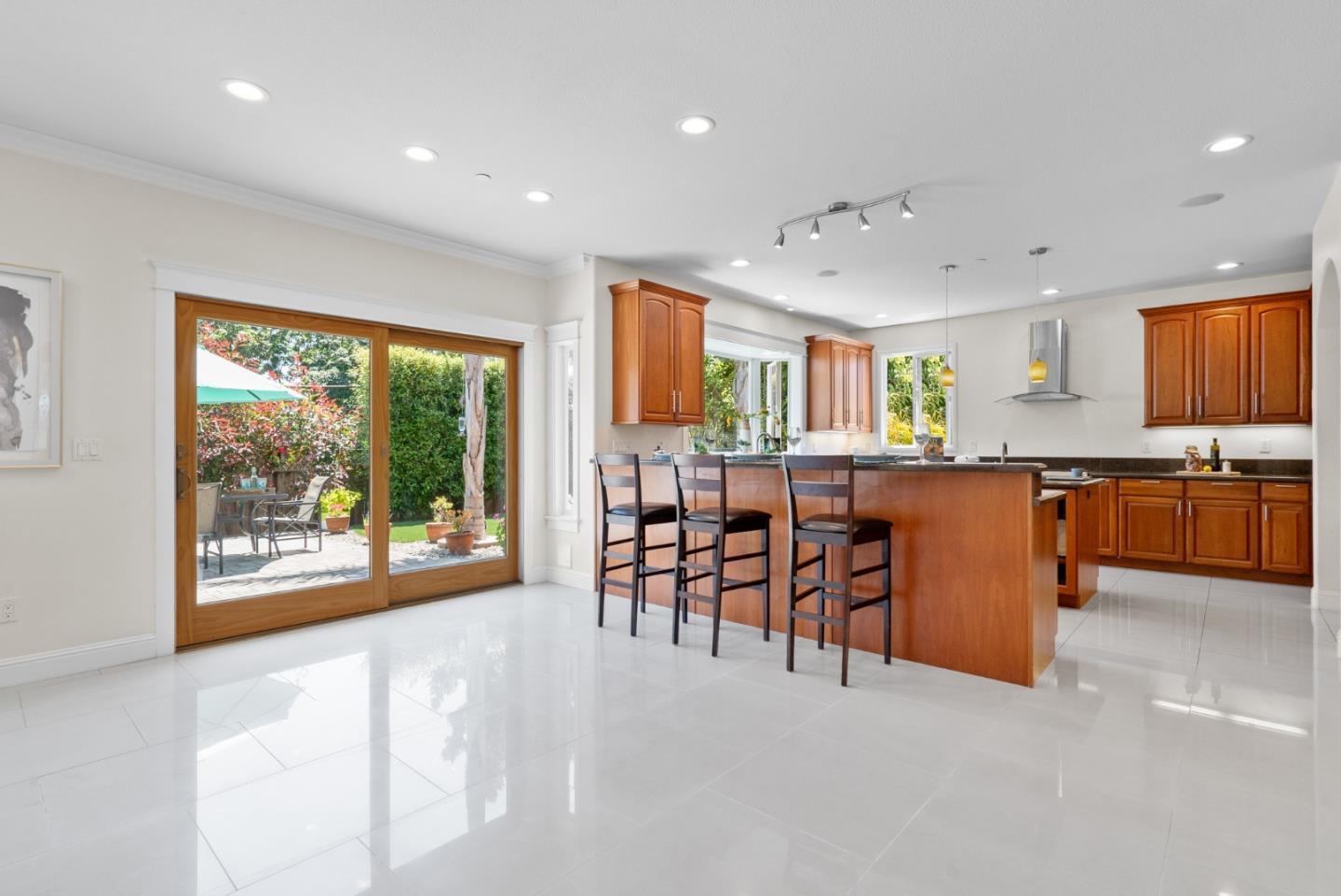 Detail Gallery Image 18 of 92 For 422 Mccormick Ave, Capitola,  CA 95010 - 5 Beds | 4/1 Baths