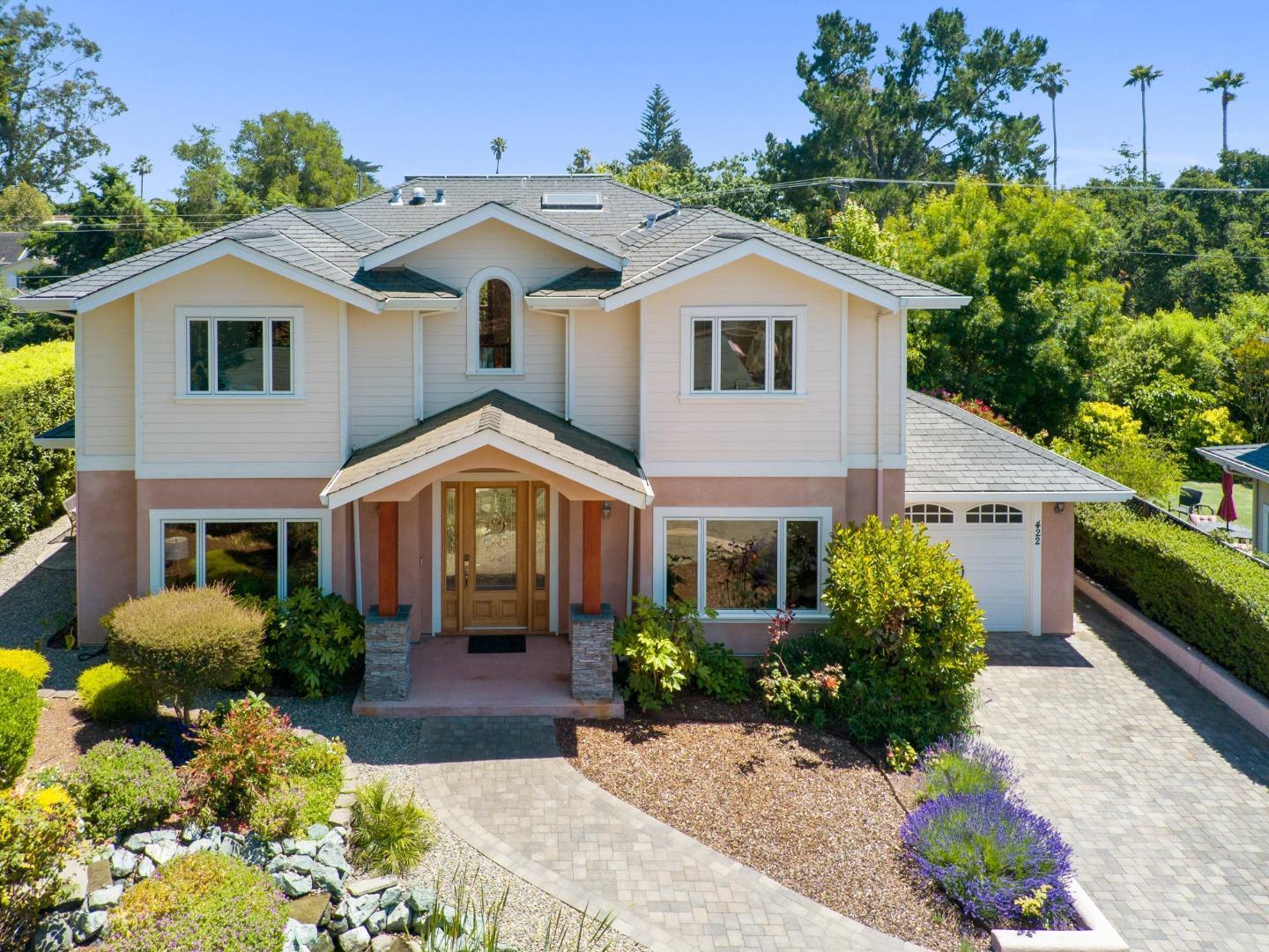Detail Gallery Image 2 of 92 For 422 Mccormick Ave, Capitola,  CA 95010 - 5 Beds | 4/1 Baths
