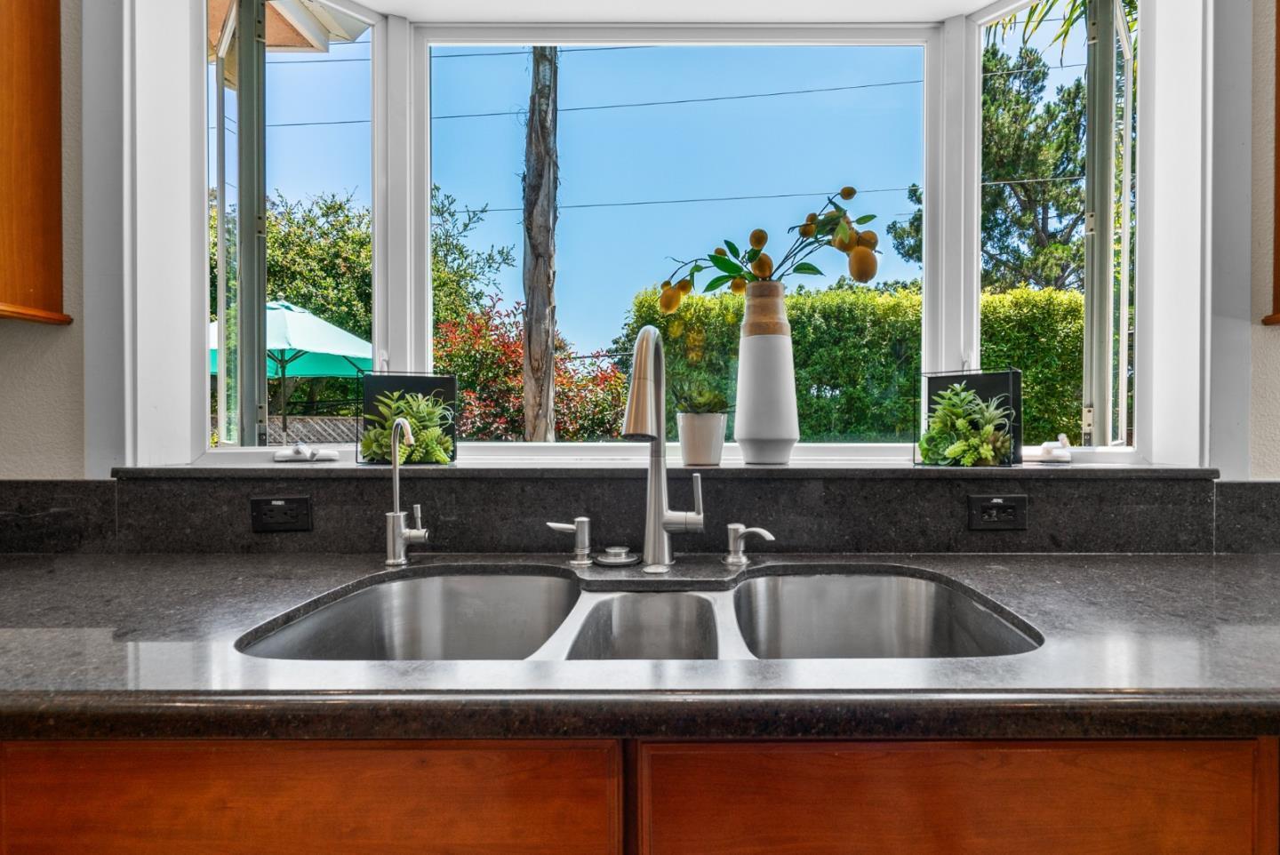 Detail Gallery Image 28 of 92 For 422 Mccormick Ave, Capitola,  CA 95010 - 5 Beds | 4/1 Baths