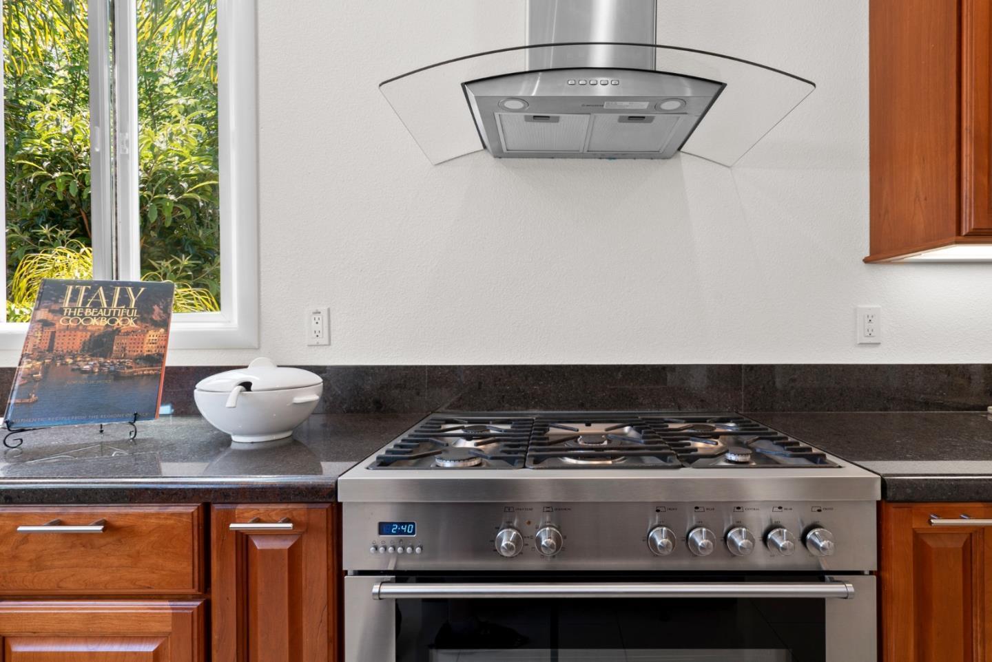 Detail Gallery Image 29 of 92 For 422 Mccormick Ave, Capitola,  CA 95010 - 5 Beds | 4/1 Baths
