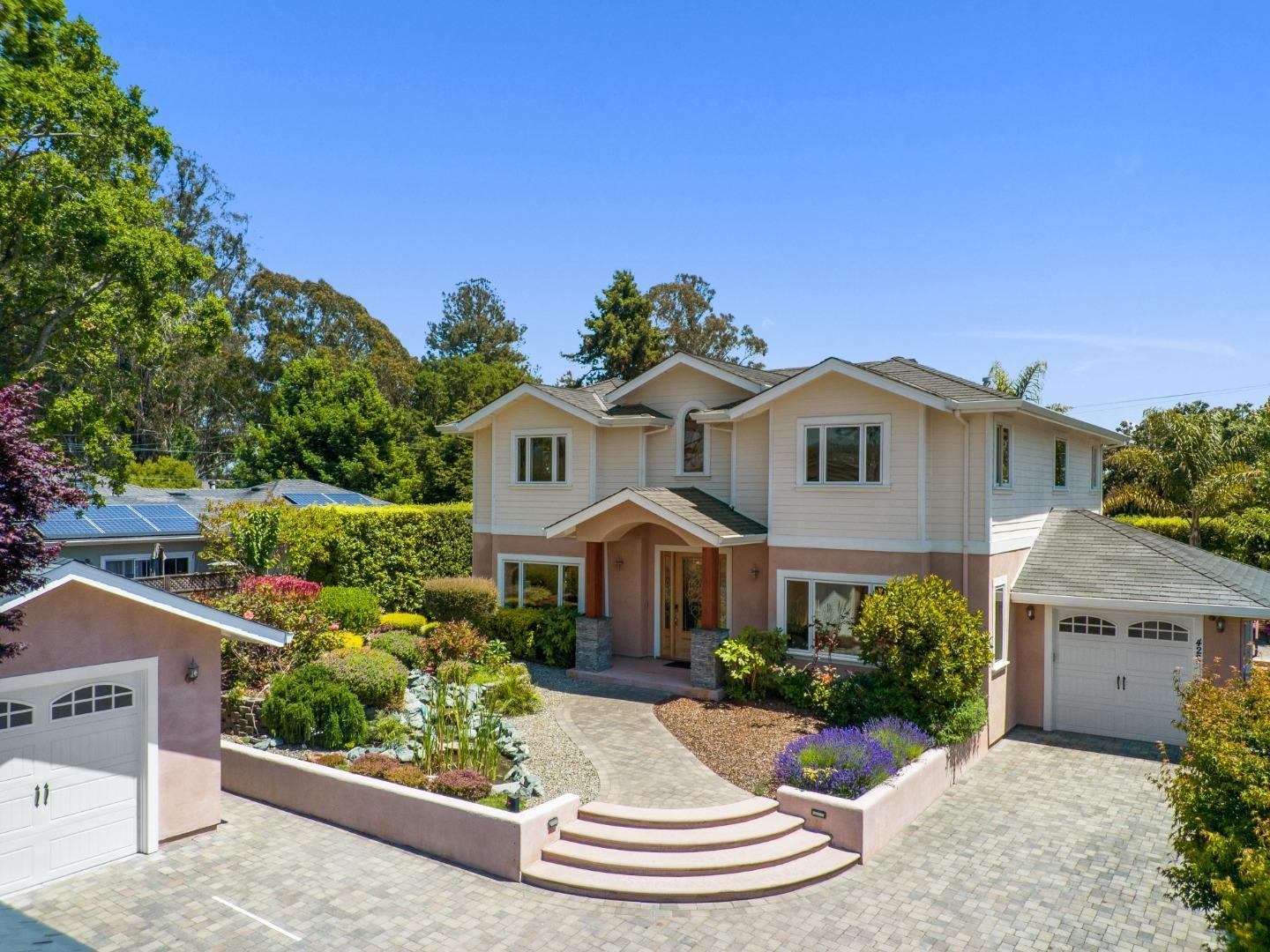 Detail Gallery Image 3 of 92 For 422 Mccormick Ave, Capitola,  CA 95010 - 5 Beds | 4/1 Baths