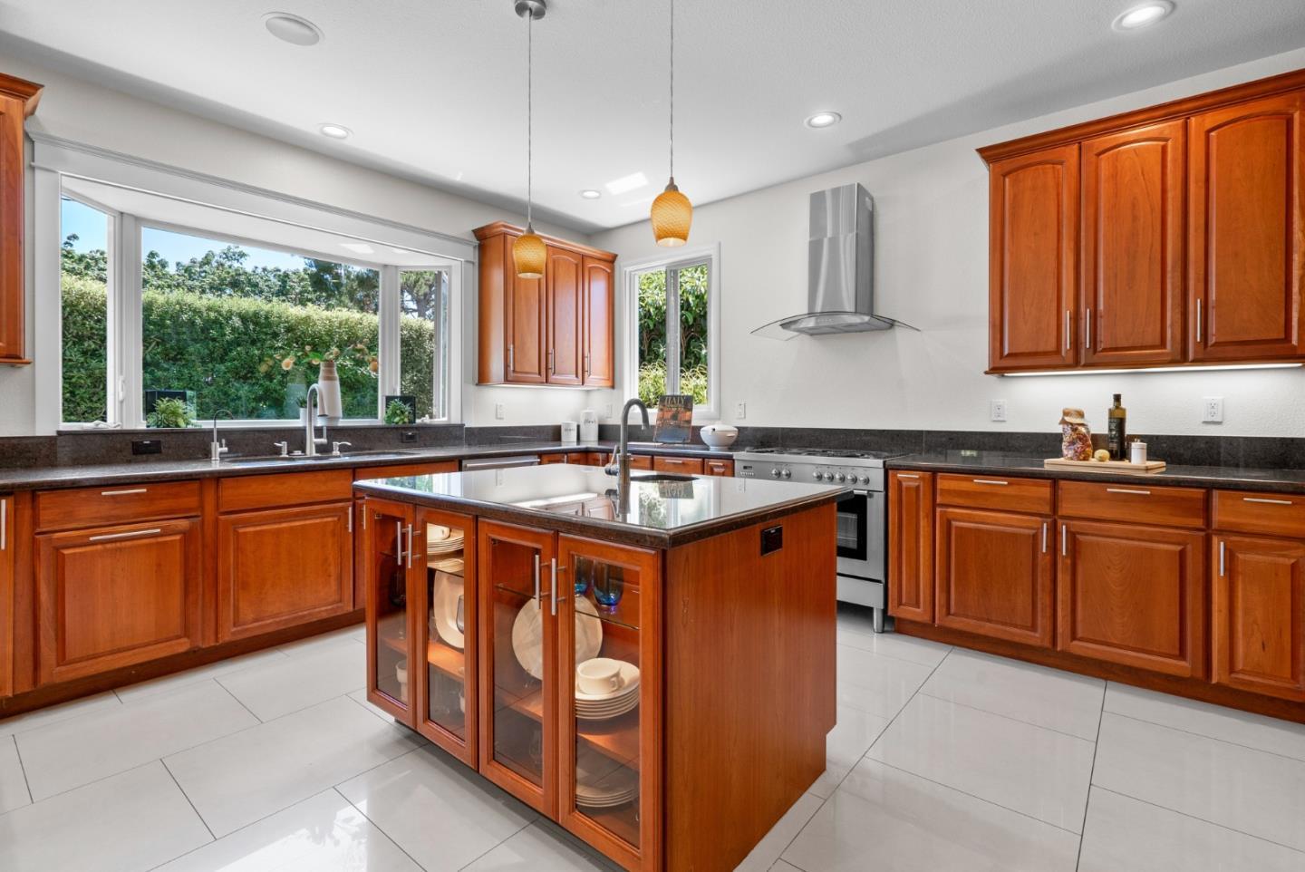 Detail Gallery Image 31 of 92 For 422 Mccormick Ave, Capitola,  CA 95010 - 5 Beds | 4/1 Baths