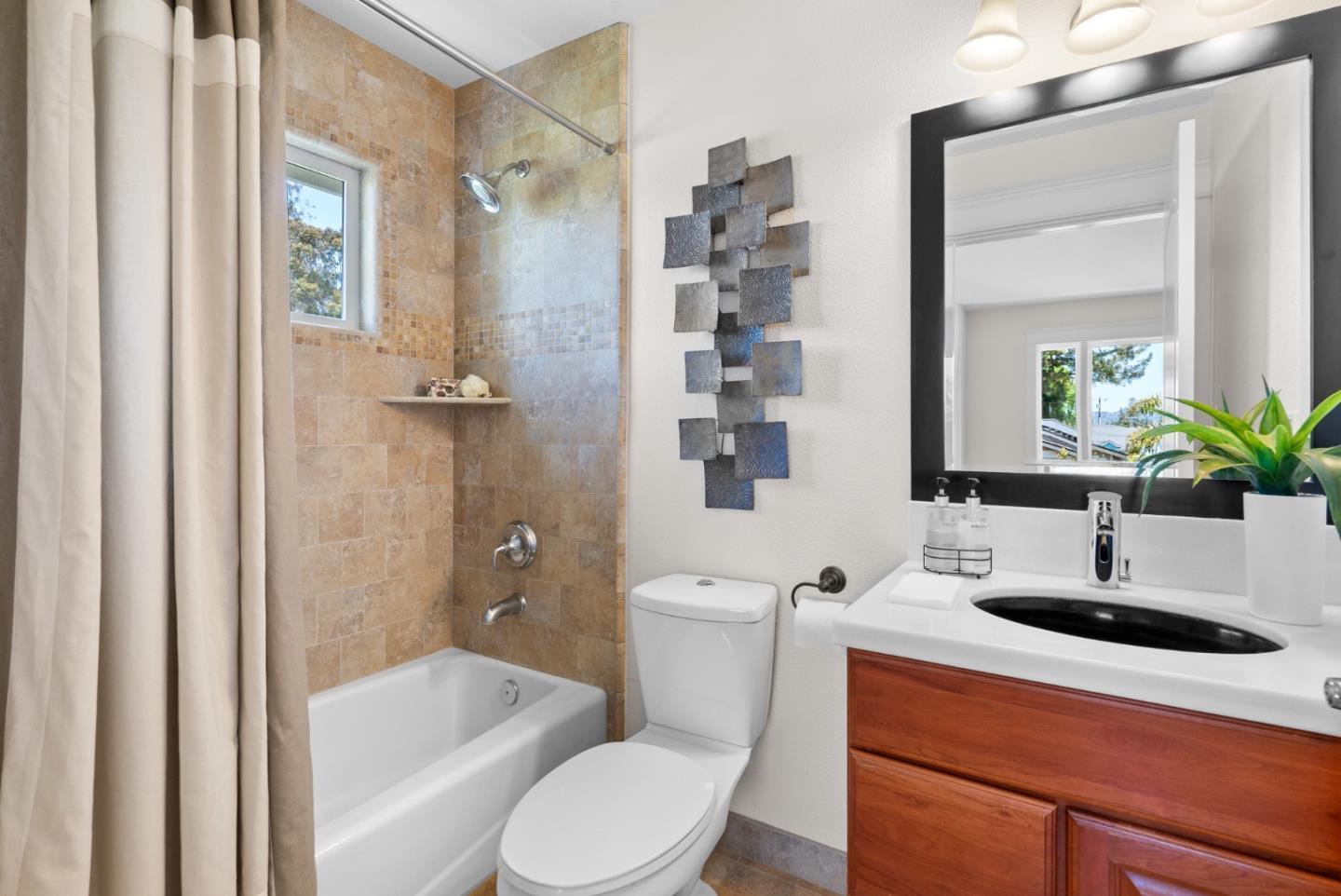 Detail Gallery Image 67 of 92 For 422 Mccormick Ave, Capitola,  CA 95010 - 5 Beds | 4/1 Baths
