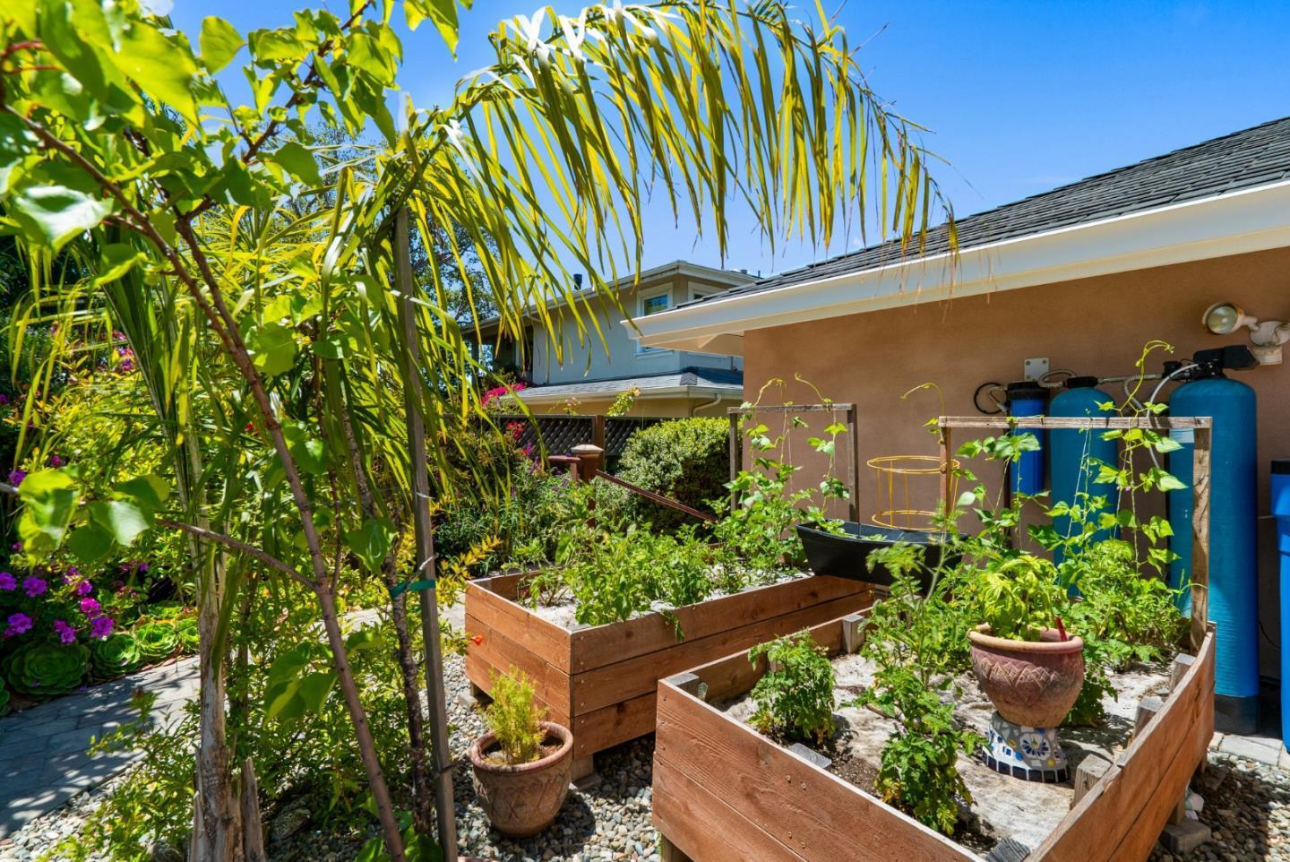 Detail Gallery Image 82 of 92 For 422 Mccormick Ave, Capitola,  CA 95010 - 5 Beds | 4/1 Baths