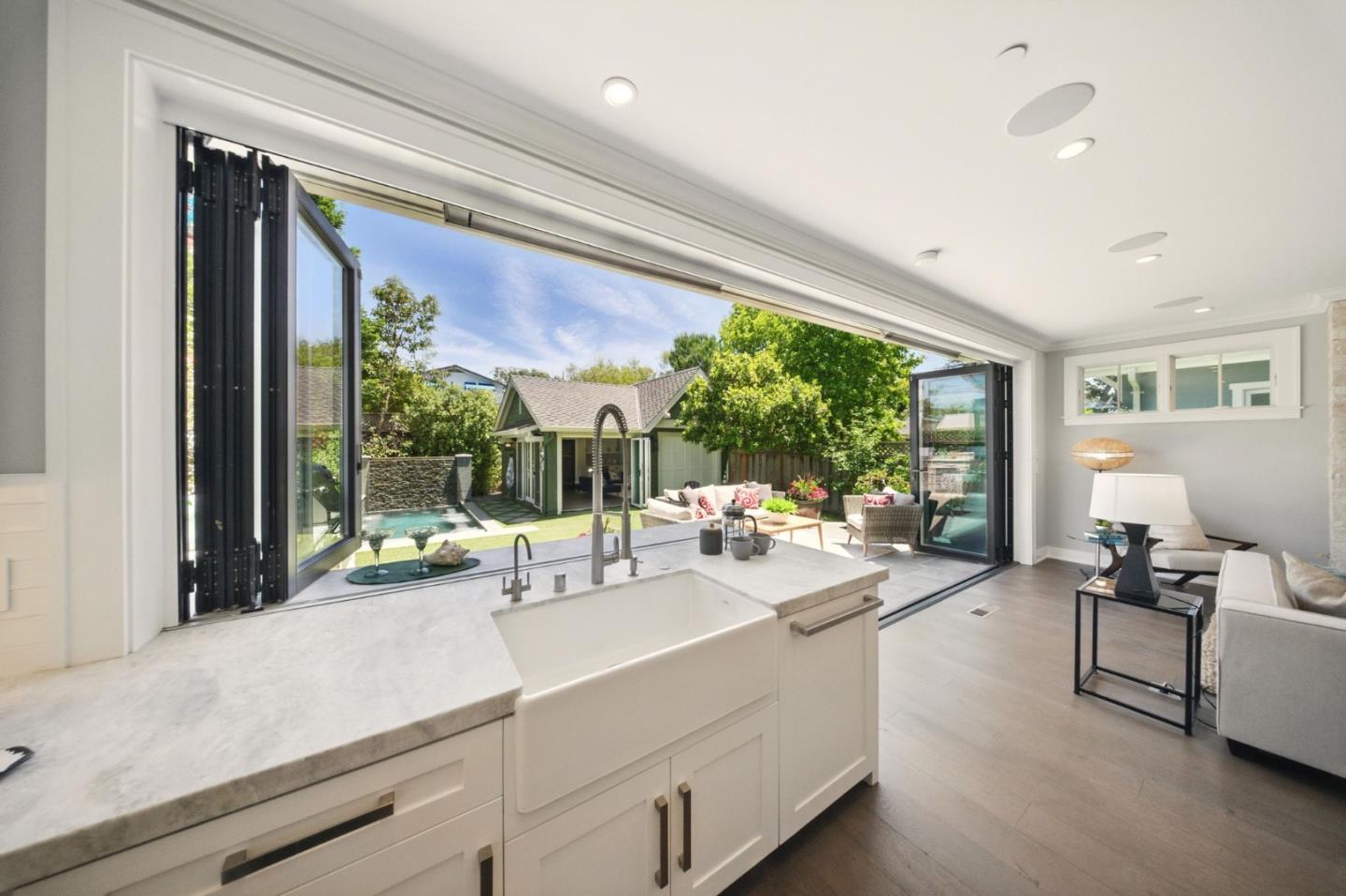 Detail Gallery Image 16 of 63 For 852 Paloma Ave, Burlingame,  CA 94010 - 5 Beds | 4/2 Baths