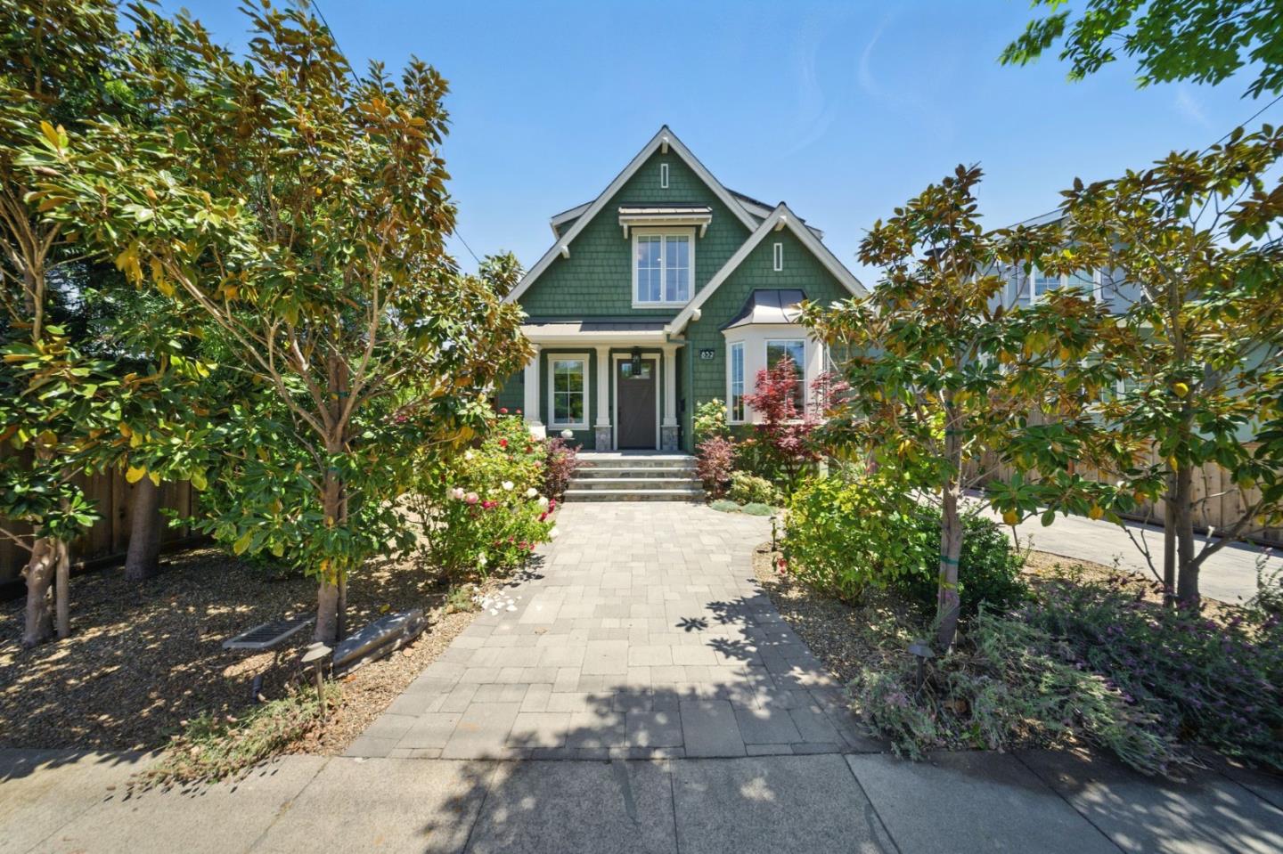 Detail Gallery Image 2 of 63 For 852 Paloma Ave, Burlingame,  CA 94010 - 5 Beds | 4/2 Baths
