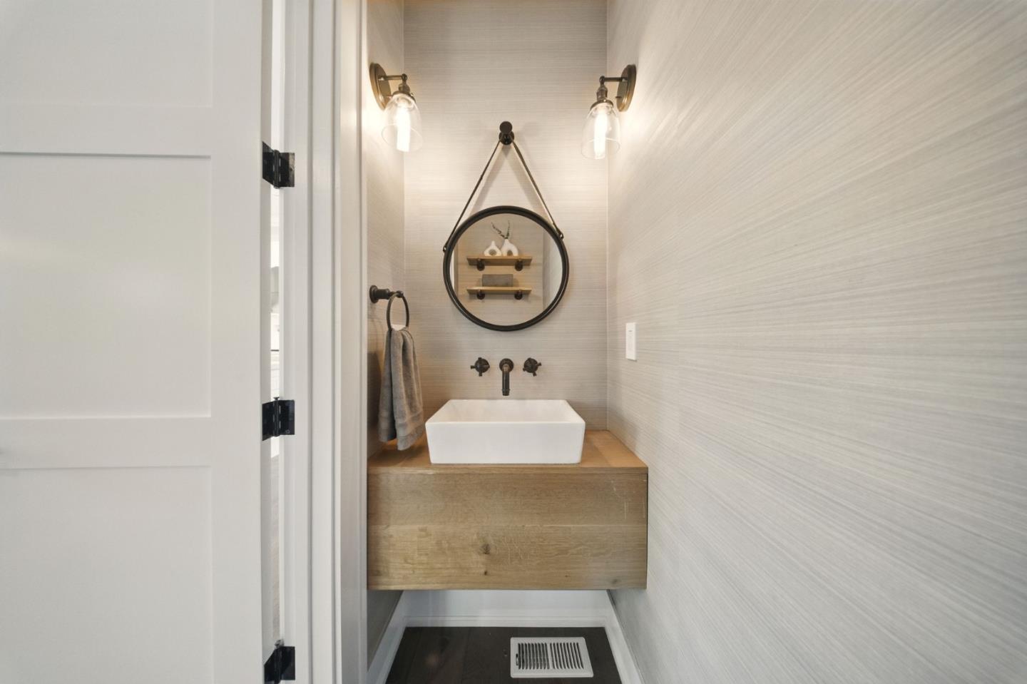 Detail Gallery Image 22 of 63 For 852 Paloma Ave, Burlingame,  CA 94010 - 5 Beds | 4/2 Baths