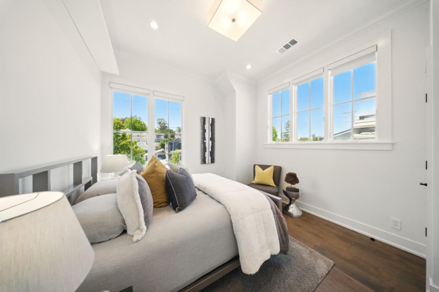 Detail Gallery Image 36 of 63 For 852 Paloma Ave, Burlingame,  CA 94010 - 5 Beds | 4/2 Baths