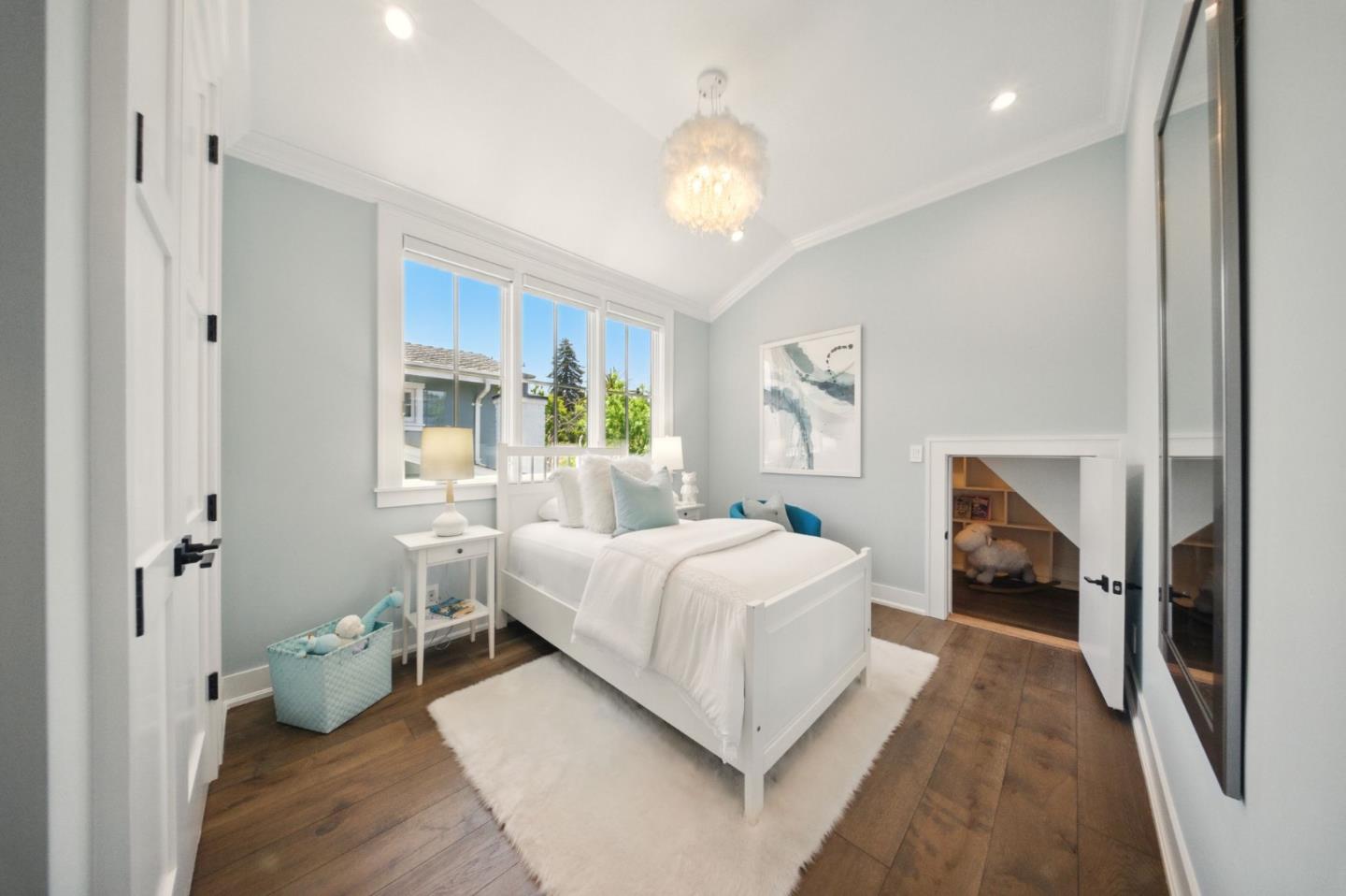 Detail Gallery Image 39 of 63 For 852 Paloma Ave, Burlingame,  CA 94010 - 5 Beds | 4/2 Baths