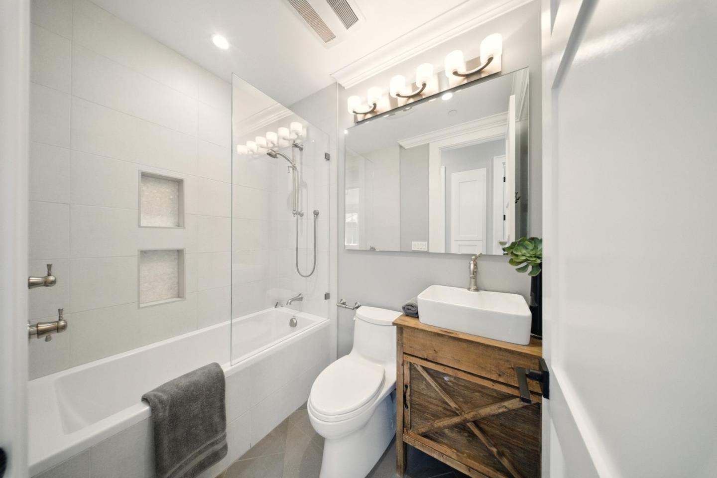 Detail Gallery Image 42 of 63 For 852 Paloma Ave, Burlingame,  CA 94010 - 5 Beds | 4/2 Baths