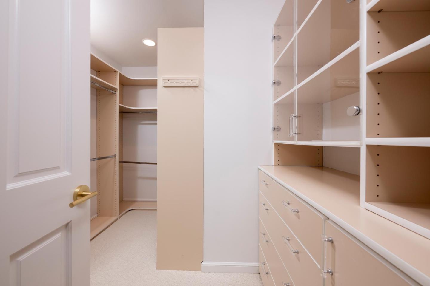 Detail Gallery Image 16 of 34 For 50 Roberts Way, Hillsborough,  CA 94010 - 5 Beds | 3/1 Baths