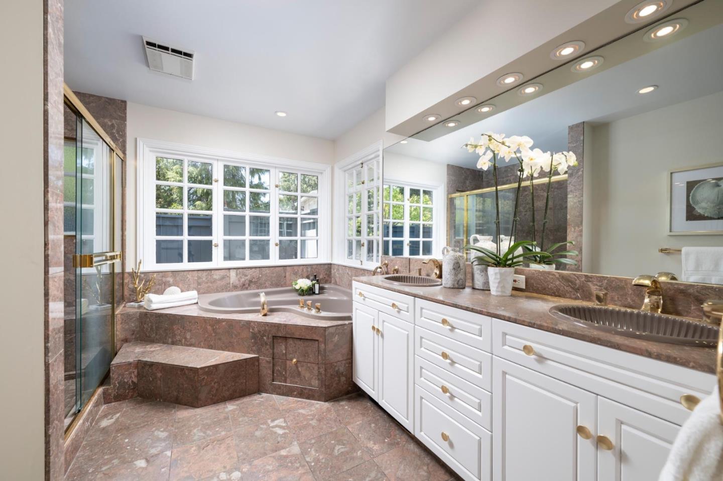 Detail Gallery Image 17 of 34 For 50 Roberts Way, Hillsborough,  CA 94010 - 5 Beds | 3/1 Baths