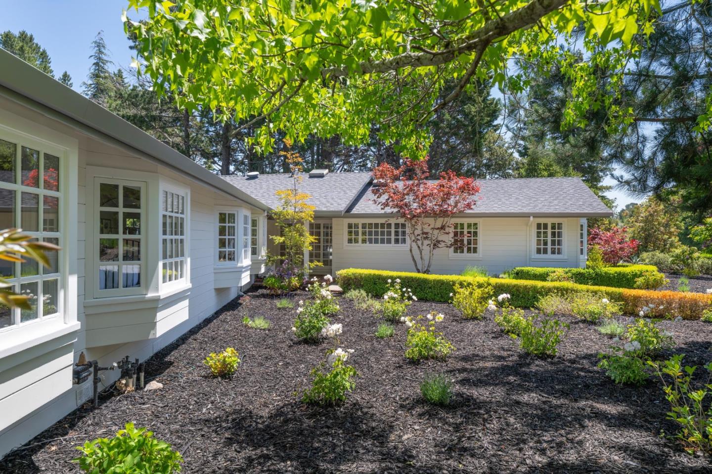 Detail Gallery Image 2 of 34 For 50 Roberts Way, Hillsborough,  CA 94010 - 5 Beds | 3/1 Baths