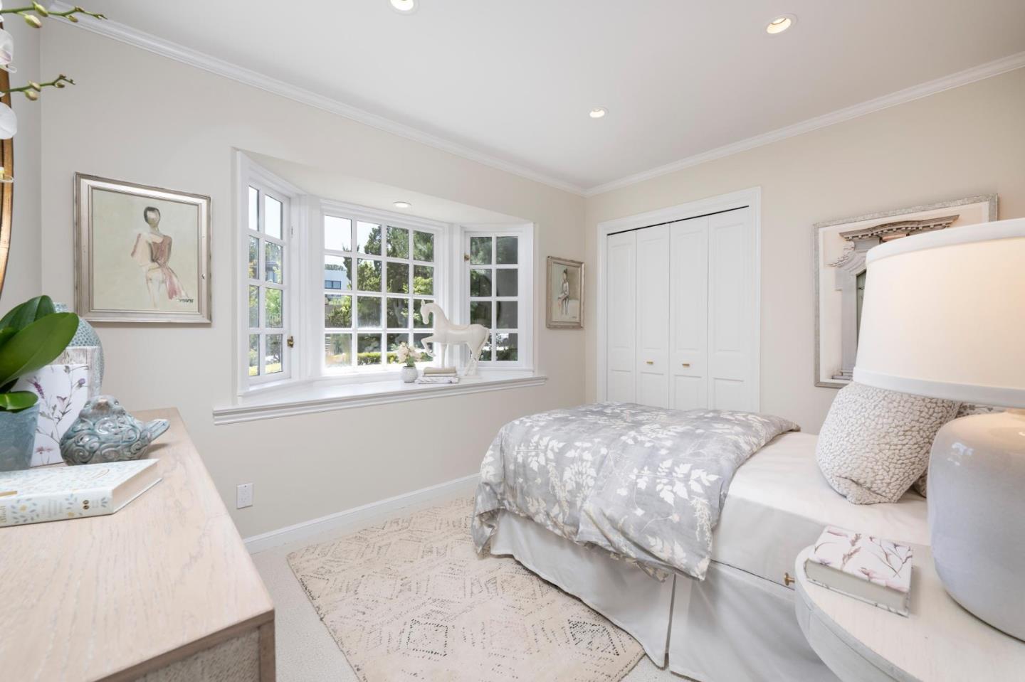 Detail Gallery Image 20 of 34 For 50 Roberts Way, Hillsborough,  CA 94010 - 5 Beds | 3/1 Baths