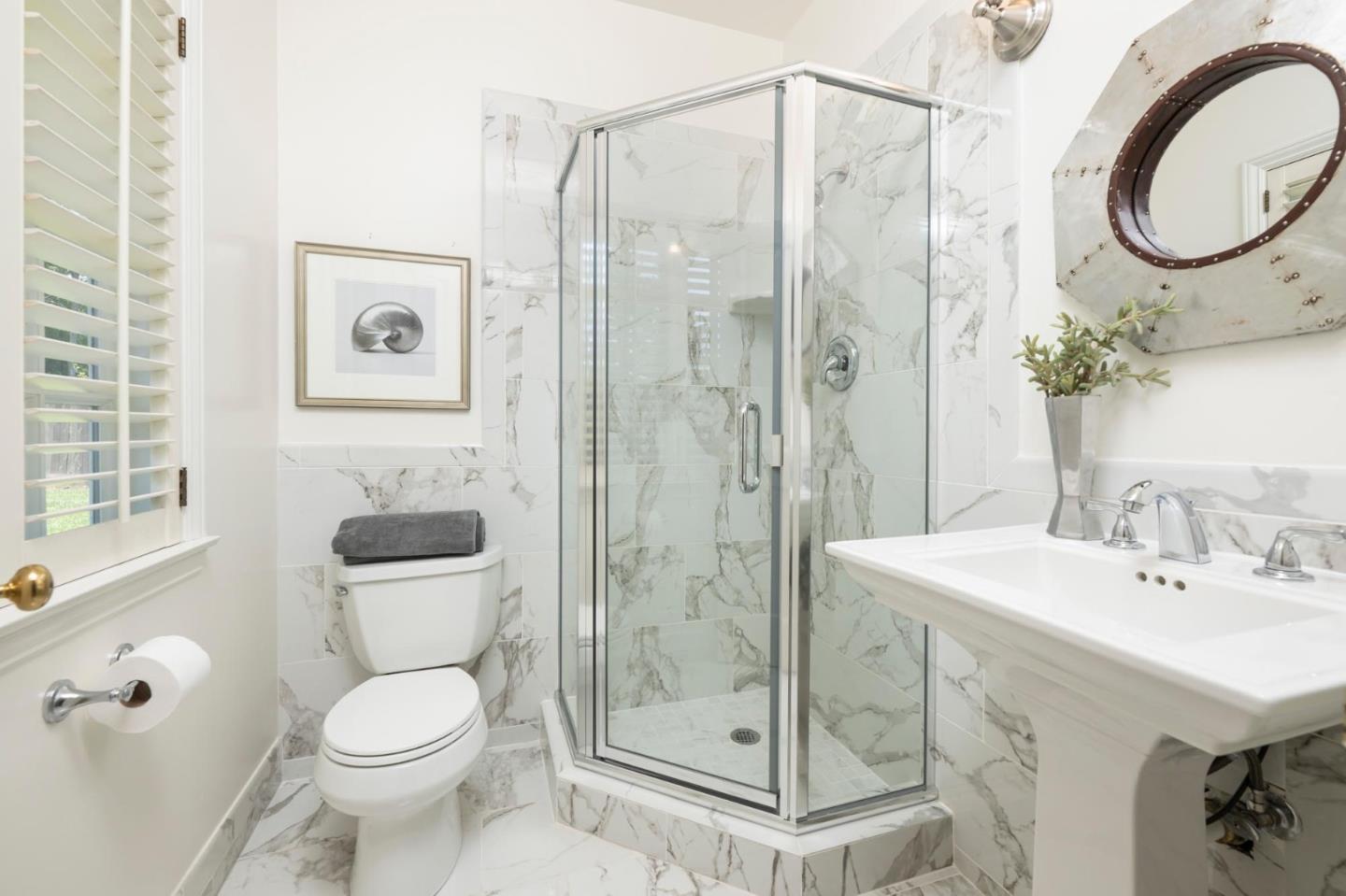Detail Gallery Image 22 of 34 For 50 Roberts Way, Hillsborough,  CA 94010 - 5 Beds | 3/1 Baths