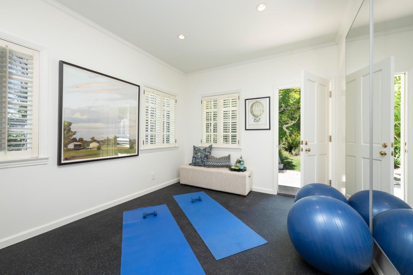 Detail Gallery Image 24 of 34 For 50 Roberts Way, Hillsborough,  CA 94010 - 5 Beds | 3/1 Baths