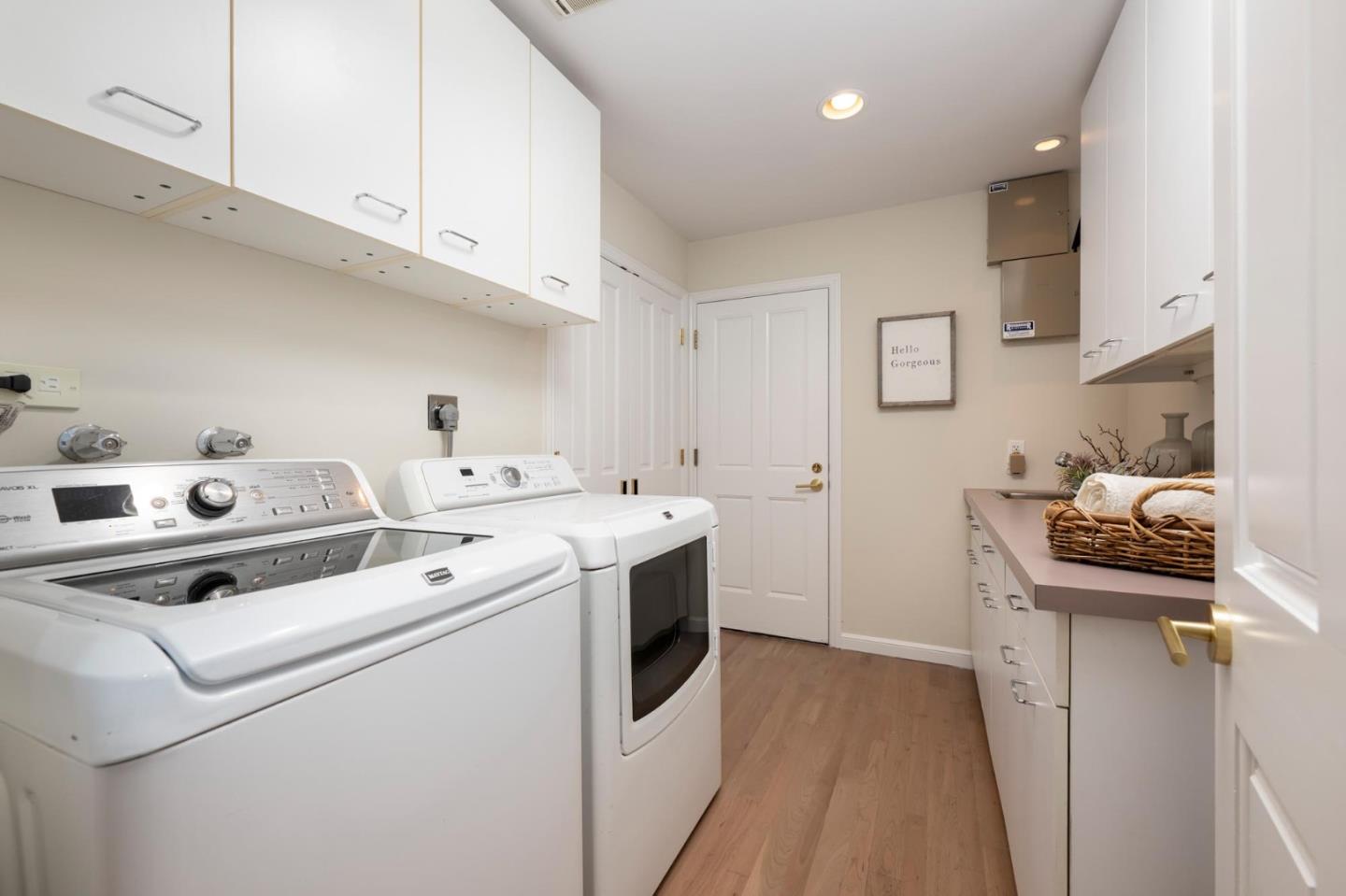 Detail Gallery Image 26 of 34 For 50 Roberts Way, Hillsborough,  CA 94010 - 5 Beds | 3/1 Baths