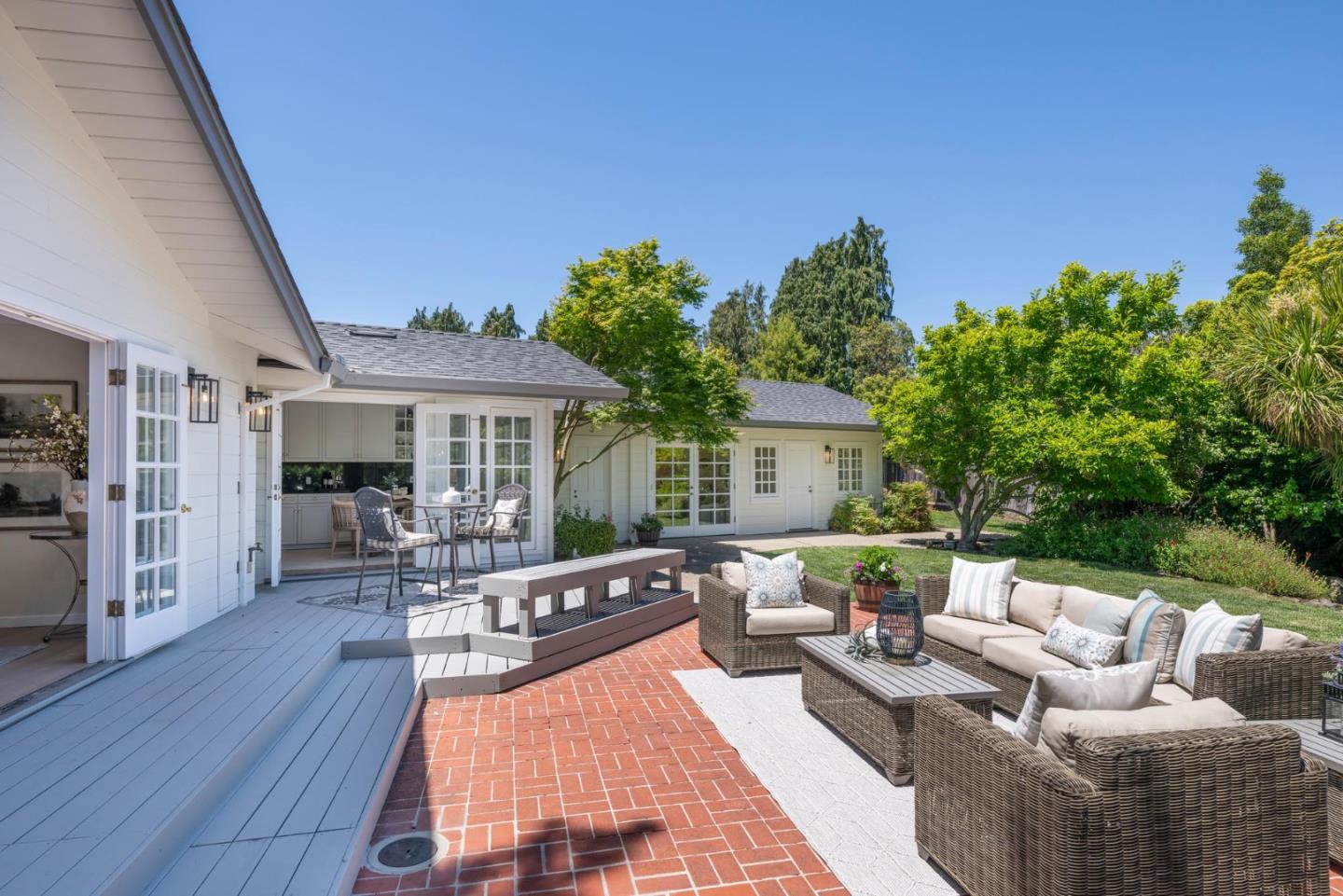 Detail Gallery Image 28 of 34 For 50 Roberts Way, Hillsborough,  CA 94010 - 5 Beds | 3/1 Baths
