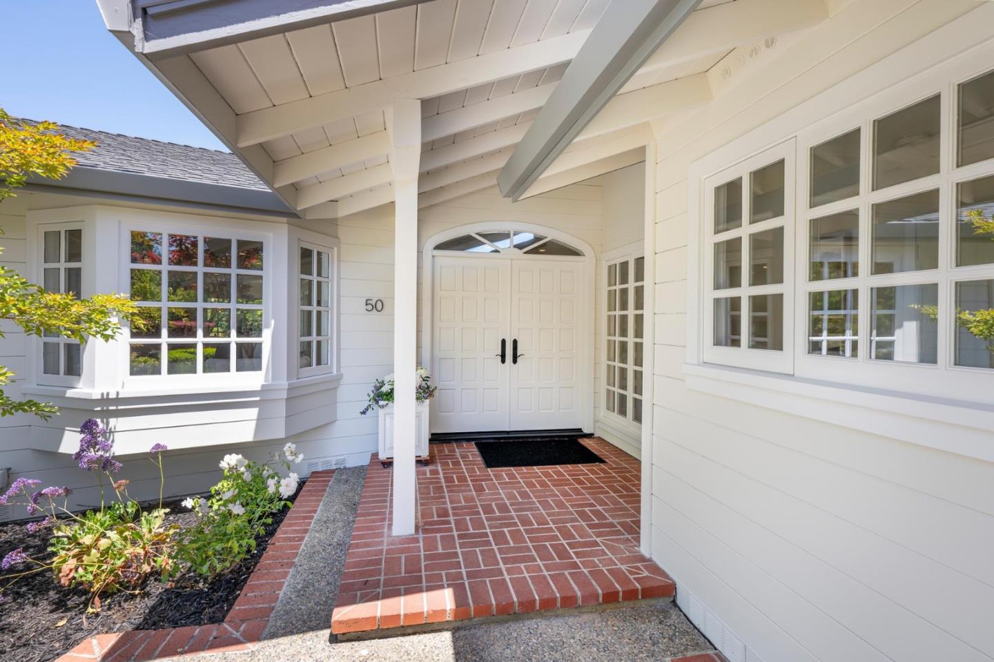 Detail Gallery Image 3 of 34 For 50 Roberts Way, Hillsborough,  CA 94010 - 5 Beds | 3/1 Baths