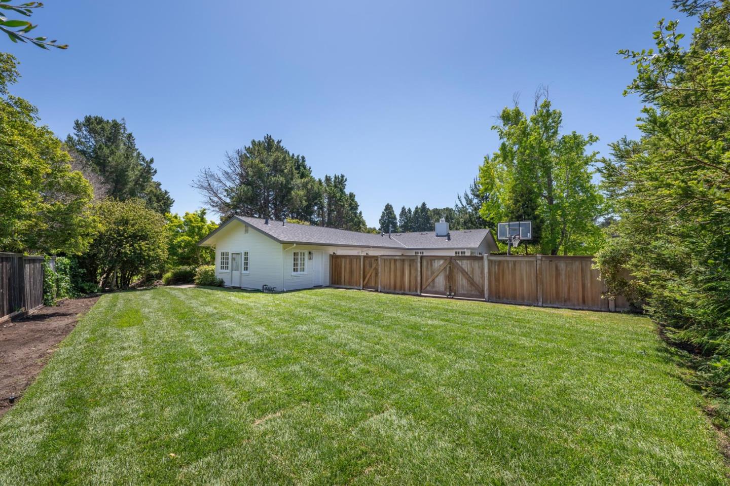 Detail Gallery Image 30 of 34 For 50 Roberts Way, Hillsborough,  CA 94010 - 5 Beds | 3/1 Baths