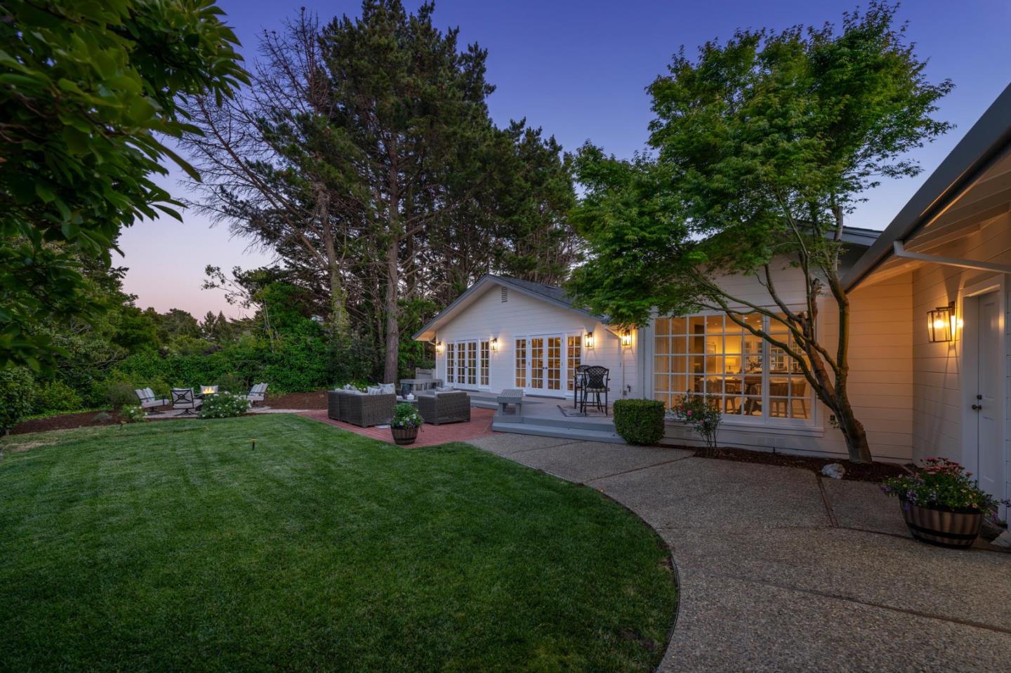 Detail Gallery Image 32 of 34 For 50 Roberts Way, Hillsborough,  CA 94010 - 5 Beds | 3/1 Baths