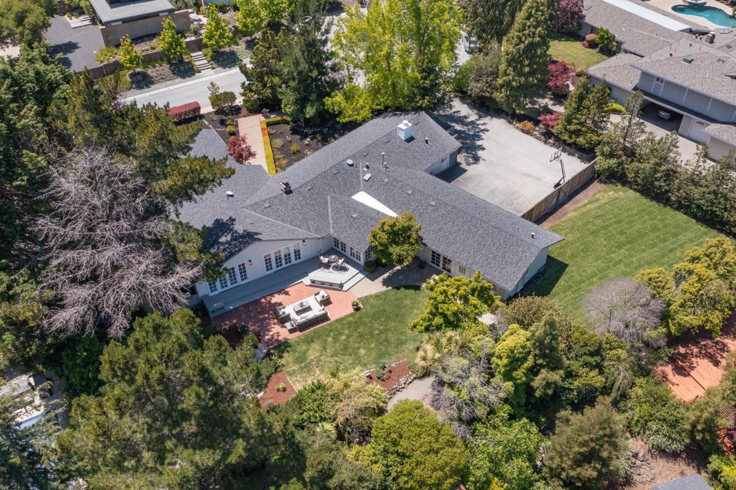 Detail Gallery Image 34 of 34 For 50 Roberts Way, Hillsborough,  CA 94010 - 5 Beds | 3/1 Baths
