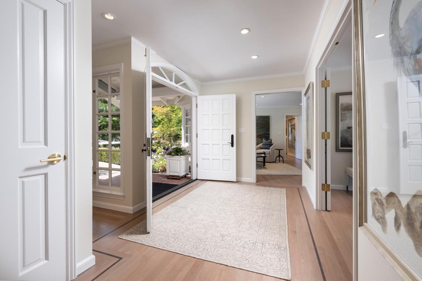 Detail Gallery Image 5 of 34 For 50 Roberts Way, Hillsborough,  CA 94010 - 5 Beds | 3/1 Baths