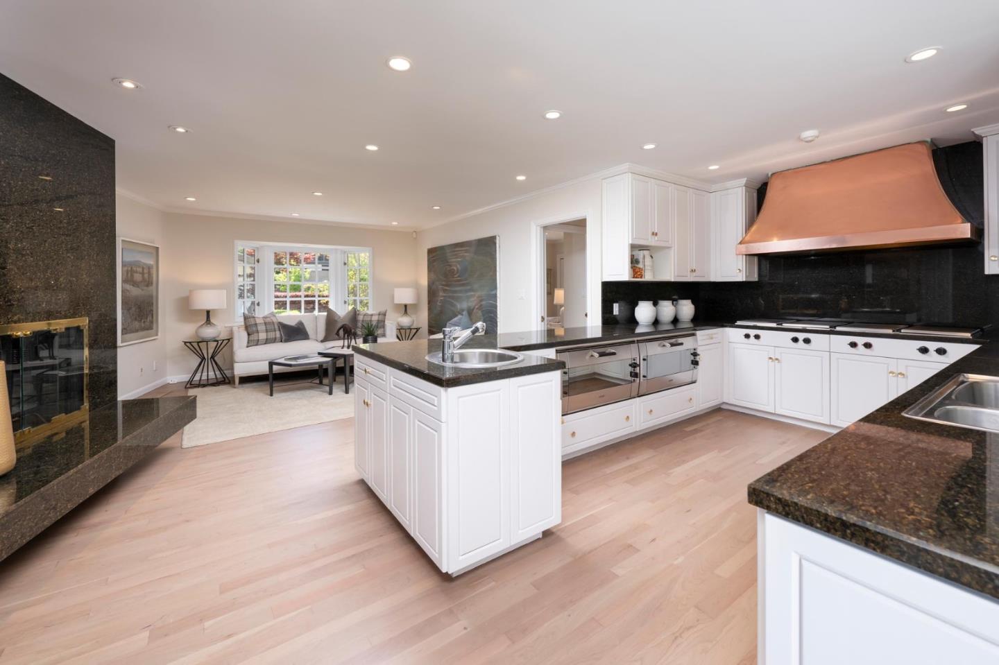 Detail Gallery Image 9 of 34 For 50 Roberts Way, Hillsborough,  CA 94010 - 5 Beds | 3/1 Baths