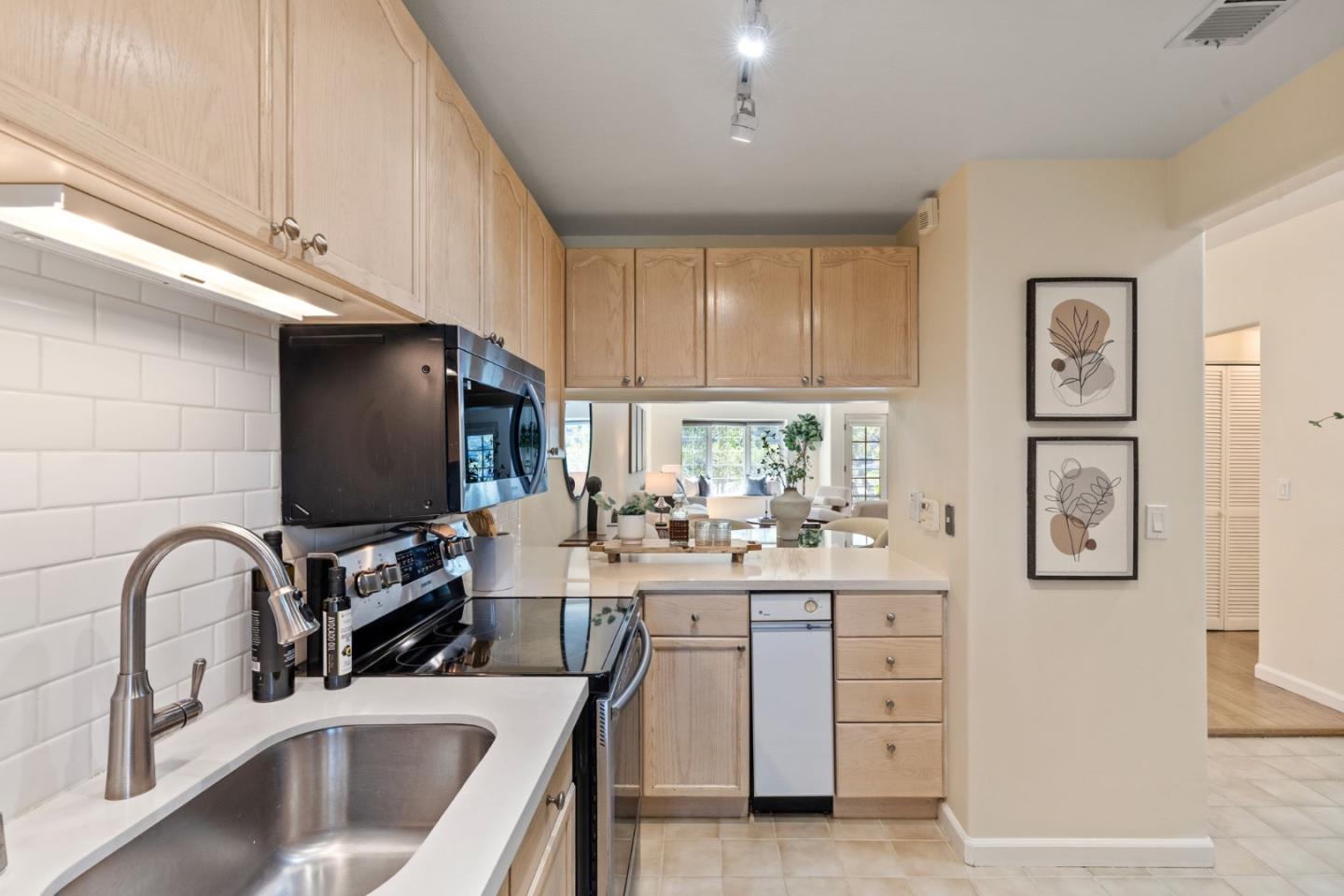 Detail Gallery Image 10 of 30 For 128 N El Camino Real #101,  San Mateo,  CA 94401 - 2 Beds | 2 Baths
