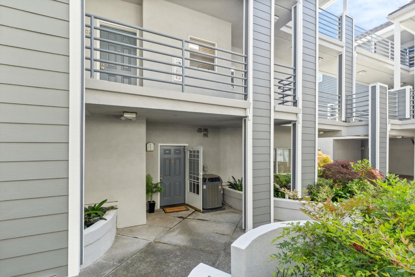 Detail Gallery Image 4 of 30 For 128 N El Camino Real #101,  San Mateo,  CA 94401 - 2 Beds | 2 Baths