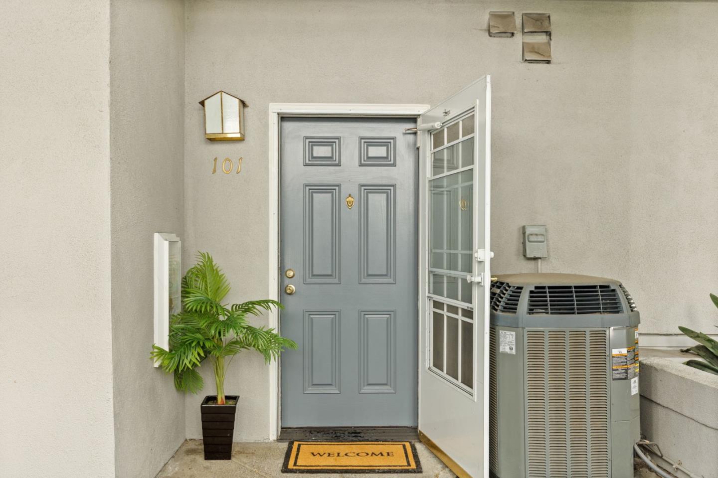 Detail Gallery Image 5 of 30 For 128 N El Camino Real #101,  San Mateo,  CA 94401 - 2 Beds | 2 Baths