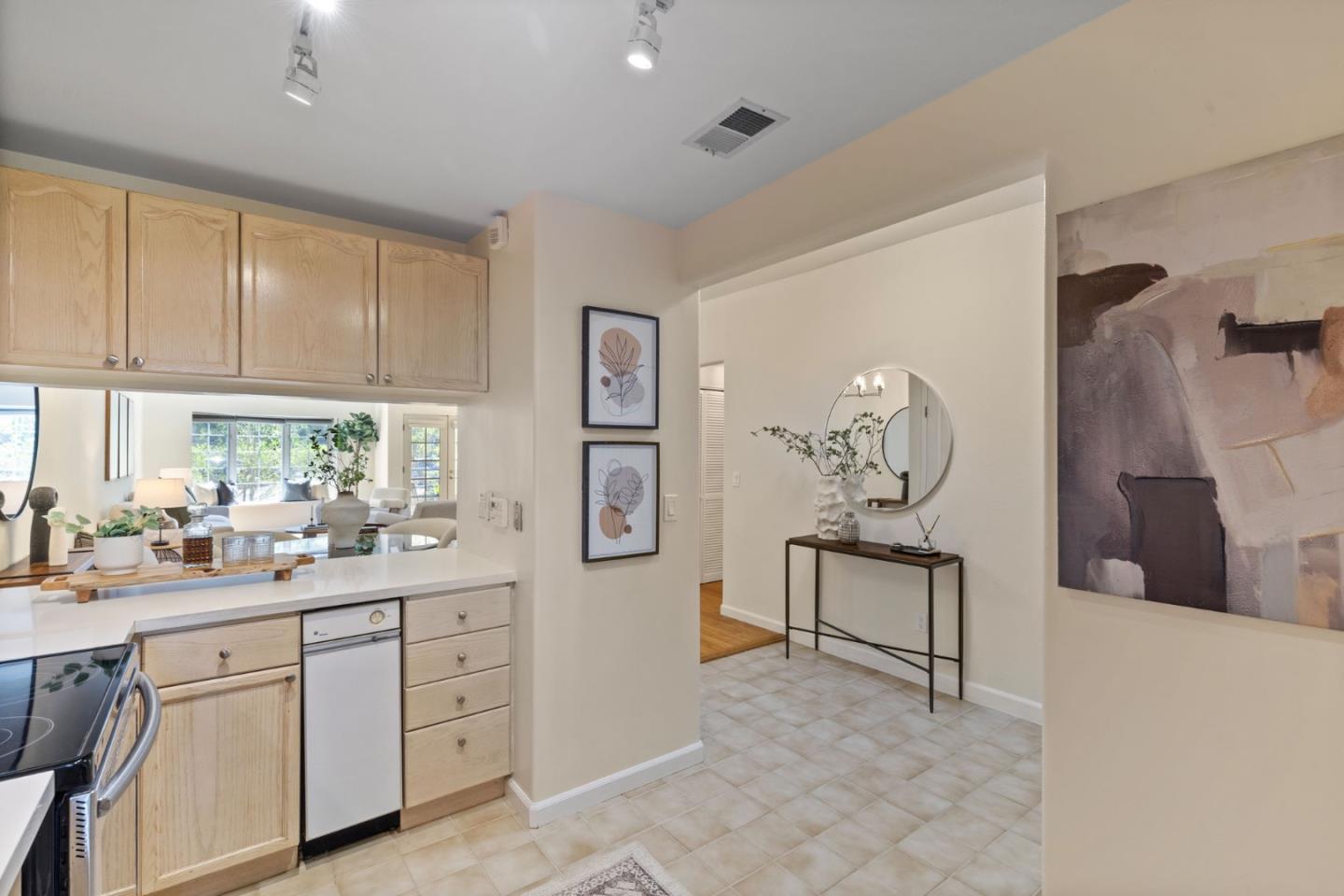 Detail Gallery Image 9 of 30 For 128 N El Camino Real #101,  San Mateo,  CA 94401 - 2 Beds | 2 Baths