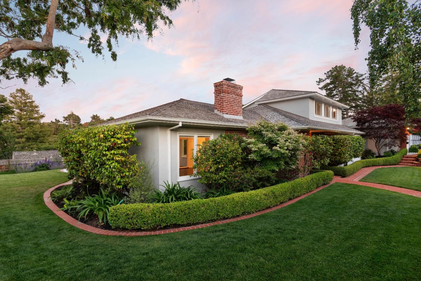 Detail Gallery Image 4 of 6 For 1431 Carlton Rd, Hillsborough,  CA 94010 - 4 Beds | 3 Baths