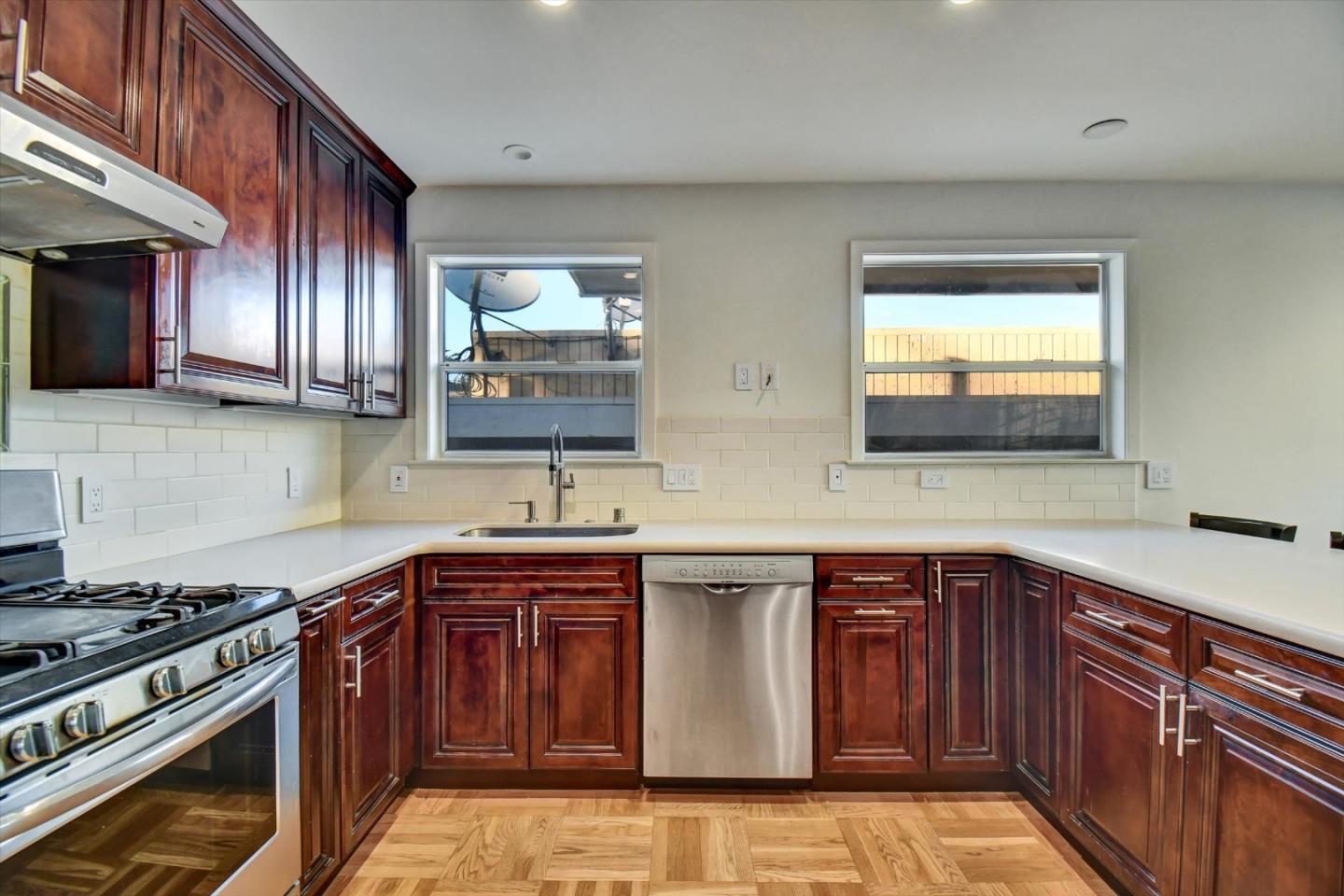 Detail Gallery Image 11 of 58 For 16 Christopher Ct, Daly City,  CA 94015 - 5 Beds | 3 Baths