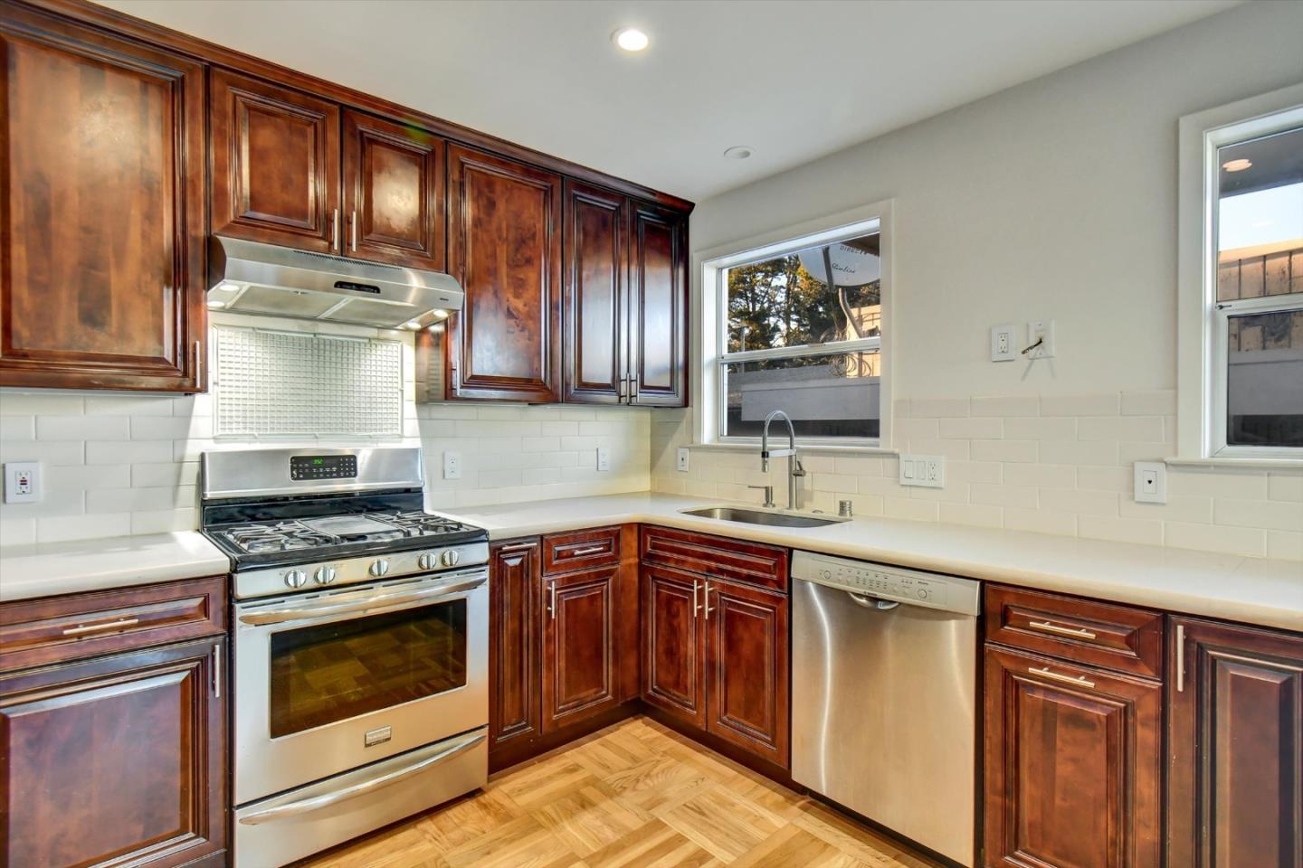 Detail Gallery Image 12 of 58 For 16 Christopher Ct, Daly City,  CA 94015 - 5 Beds | 3 Baths