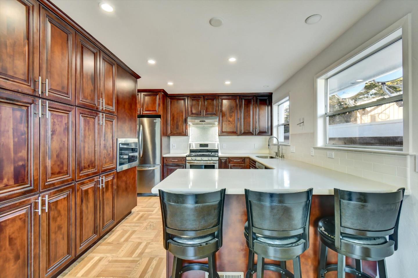 Detail Gallery Image 13 of 58 For 16 Christopher Ct, Daly City,  CA 94015 - 5 Beds | 3 Baths