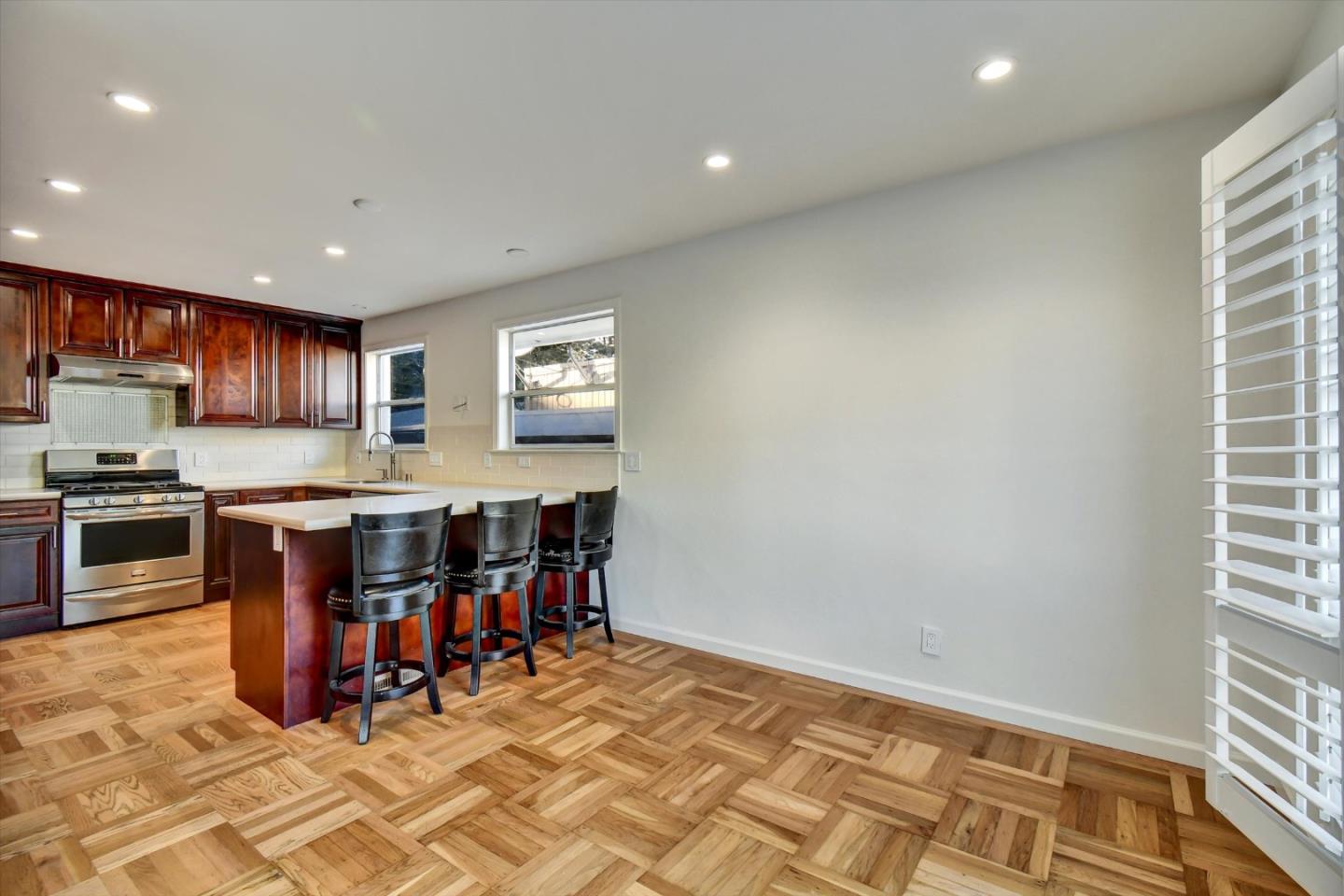 Detail Gallery Image 9 of 58 For 16 Christopher Ct, Daly City,  CA 94015 - 5 Beds | 3 Baths