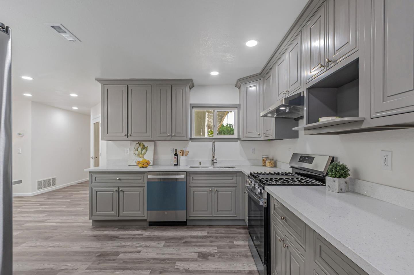 Detail Gallery Image 19 of 46 For 1305 Tourney Dr, San Jose,  CA 95131 - 3 Beds | 2 Baths