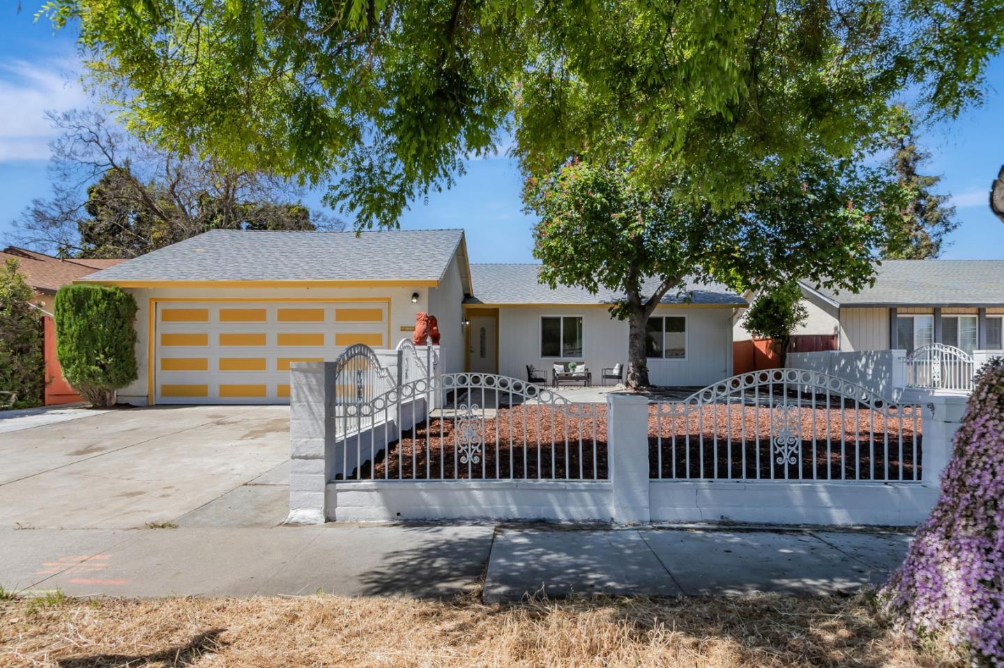 Detail Gallery Image 2 of 46 For 1305 Tourney Dr, San Jose,  CA 95131 - 3 Beds | 2 Baths