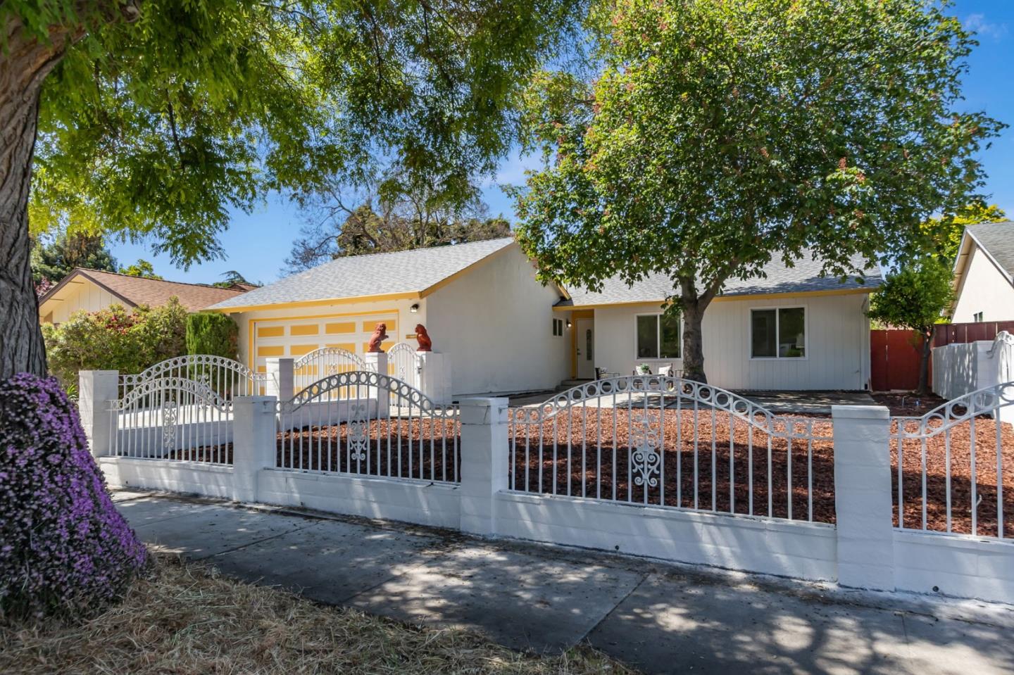 Detail Gallery Image 4 of 46 For 1305 Tourney Dr, San Jose,  CA 95131 - 3 Beds | 2 Baths