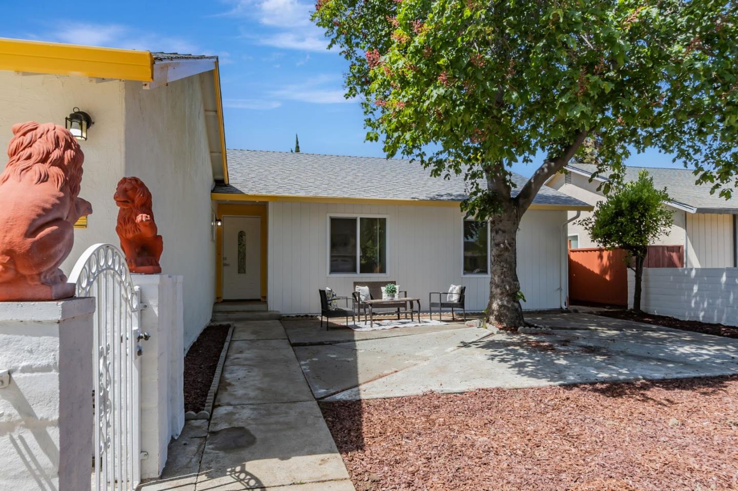 Detail Gallery Image 6 of 46 For 1305 Tourney Dr, San Jose,  CA 95131 - 3 Beds | 2 Baths