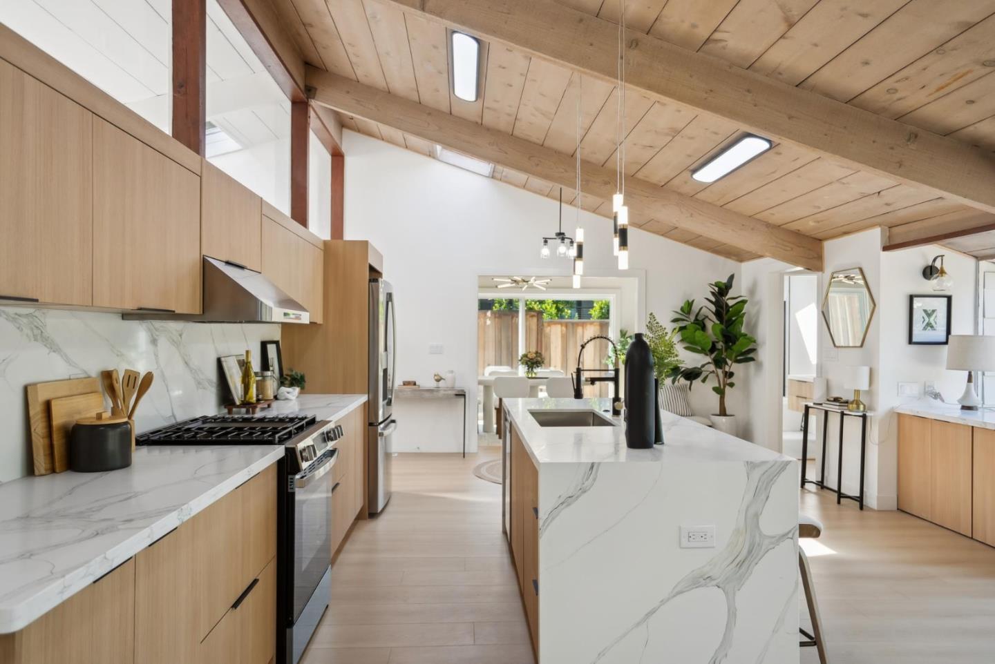 Detail Gallery Image 10 of 43 For 2047 Sharon Rd, Menlo Park,  CA 94025 - 3 Beds | 2 Baths