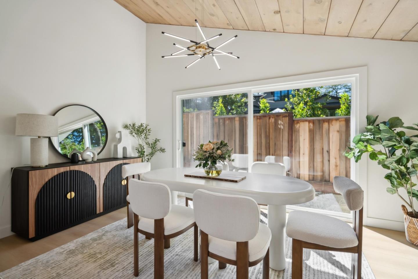 Detail Gallery Image 17 of 43 For 2047 Sharon Rd, Menlo Park,  CA 94025 - 3 Beds | 2 Baths