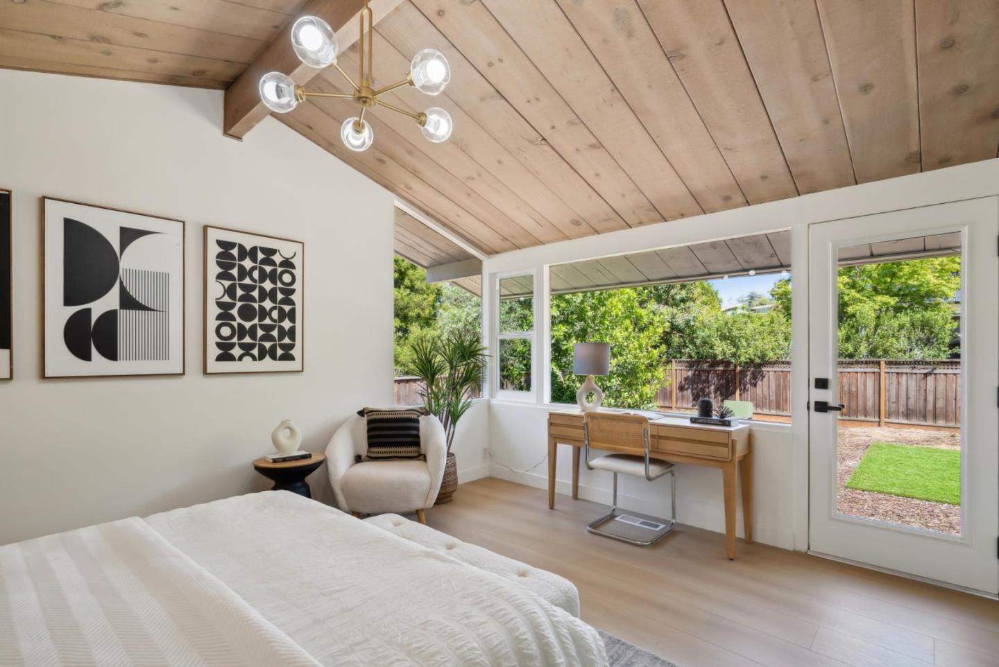 Detail Gallery Image 20 of 43 For 2047 Sharon Rd, Menlo Park,  CA 94025 - 3 Beds | 2 Baths